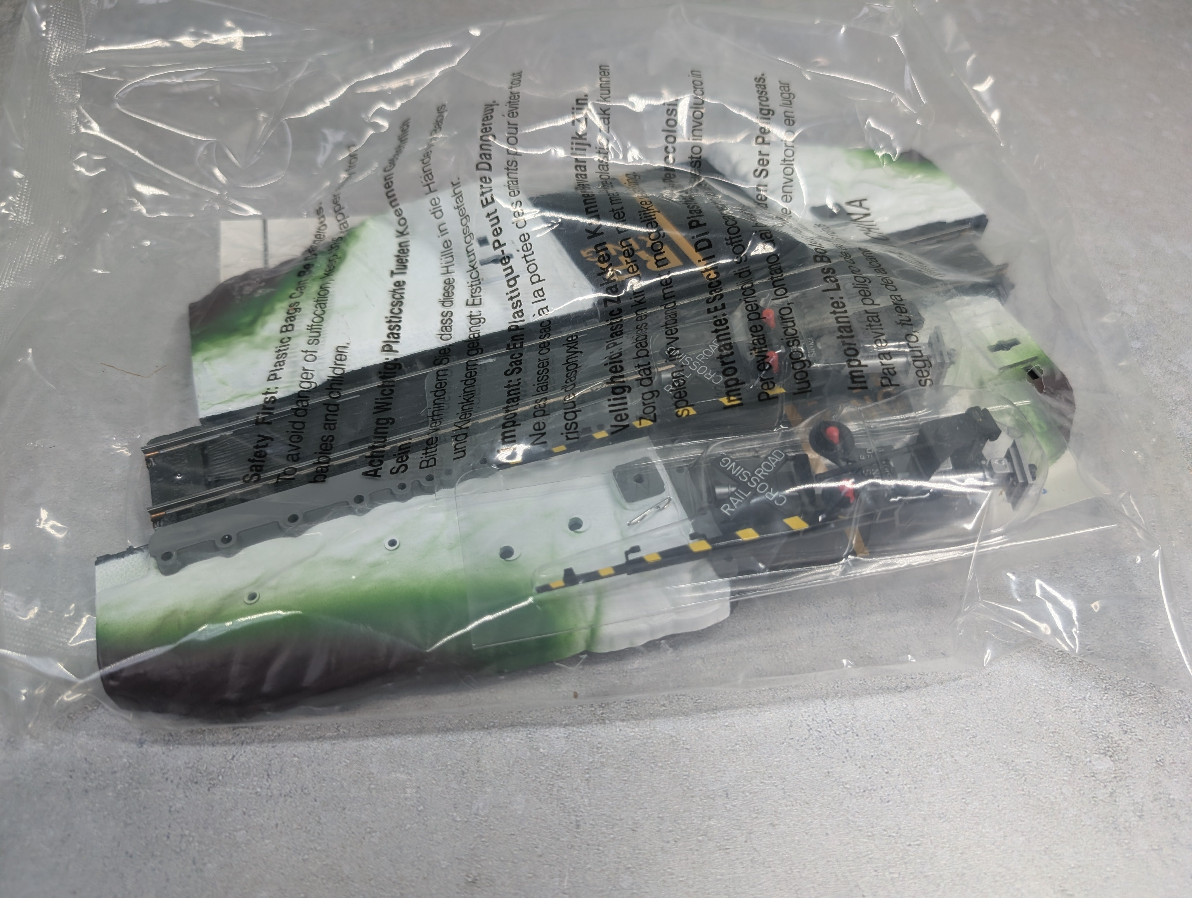 USED Life-Like HO Scale Operating Duel Crossing Gate for Power-Loc Track KIT