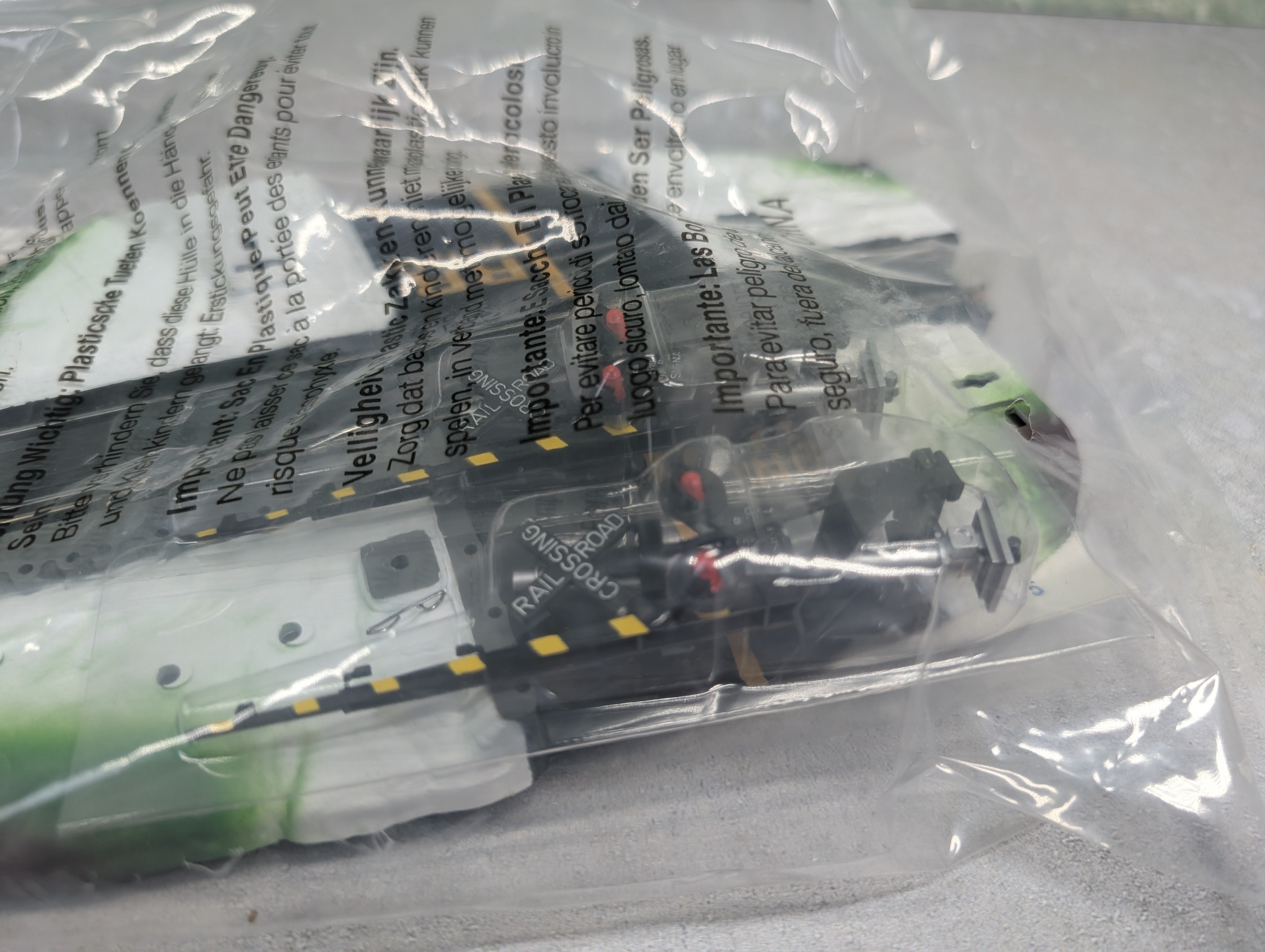 USED Life-Like HO Scale Operating Duel Crossing Gate for Power-Loc Track KIT