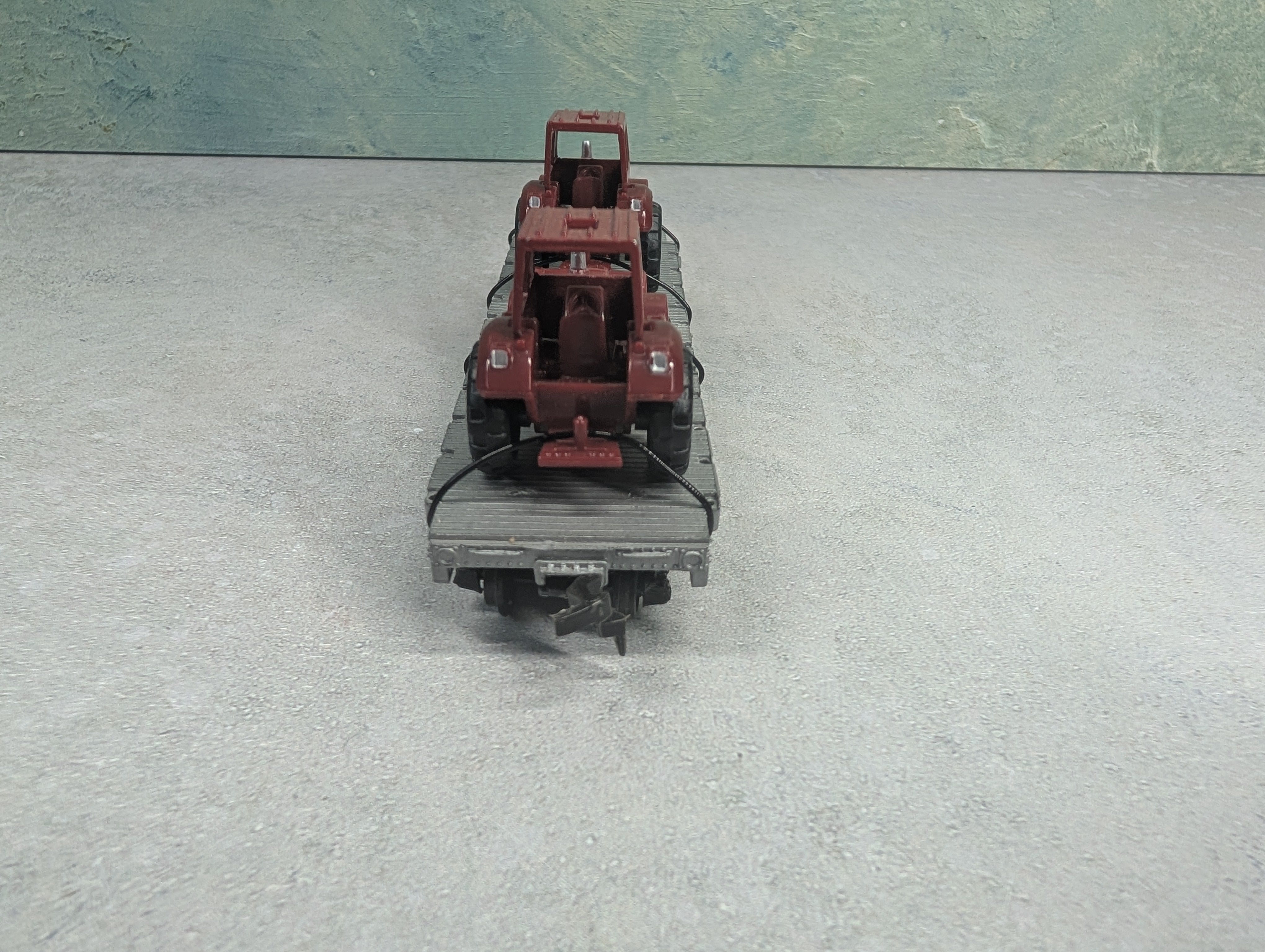 USED HO Scale Flat Car w/ Red Tractor Loads New York Central NYC #480254