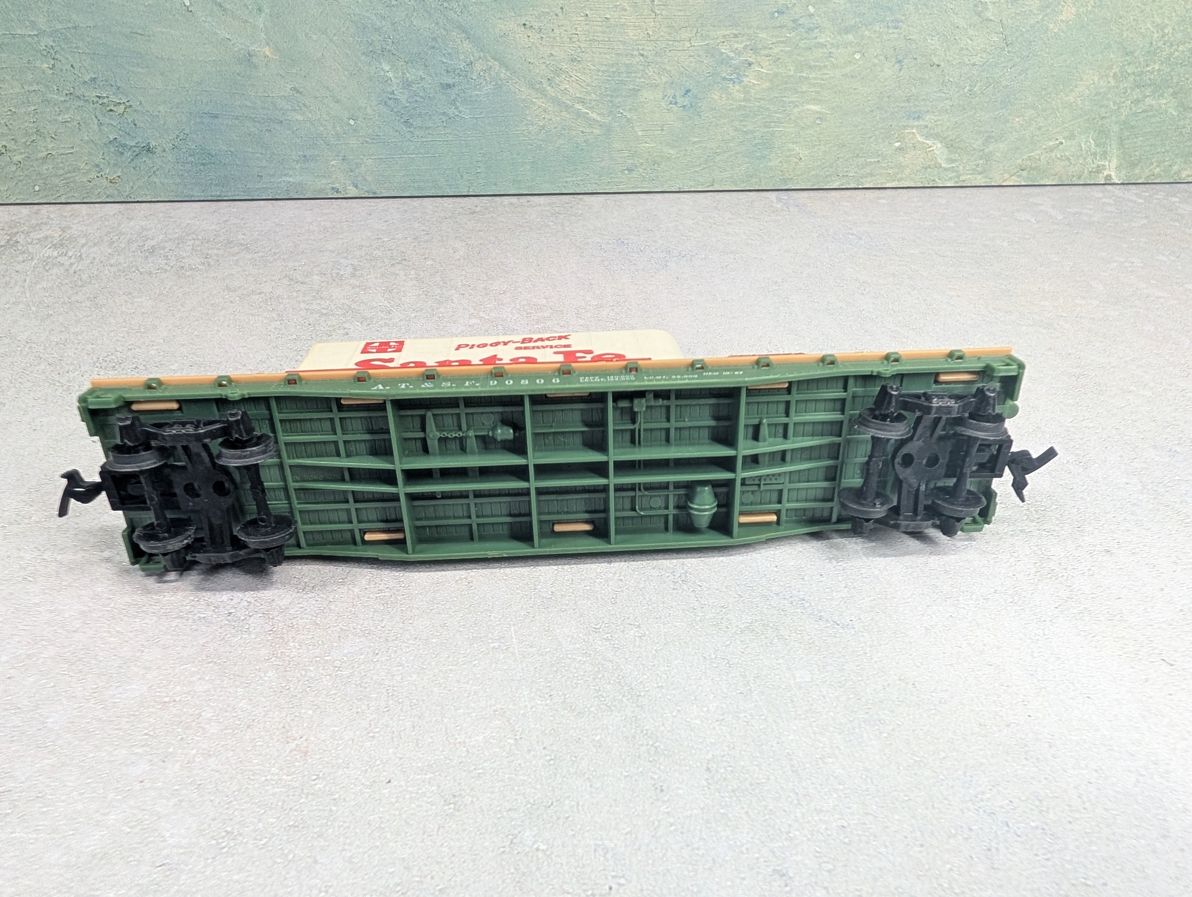 USED Tyco HO Scale Flat Car w/ Piggy Trailer and Tractor Cab Santa Fe #90806