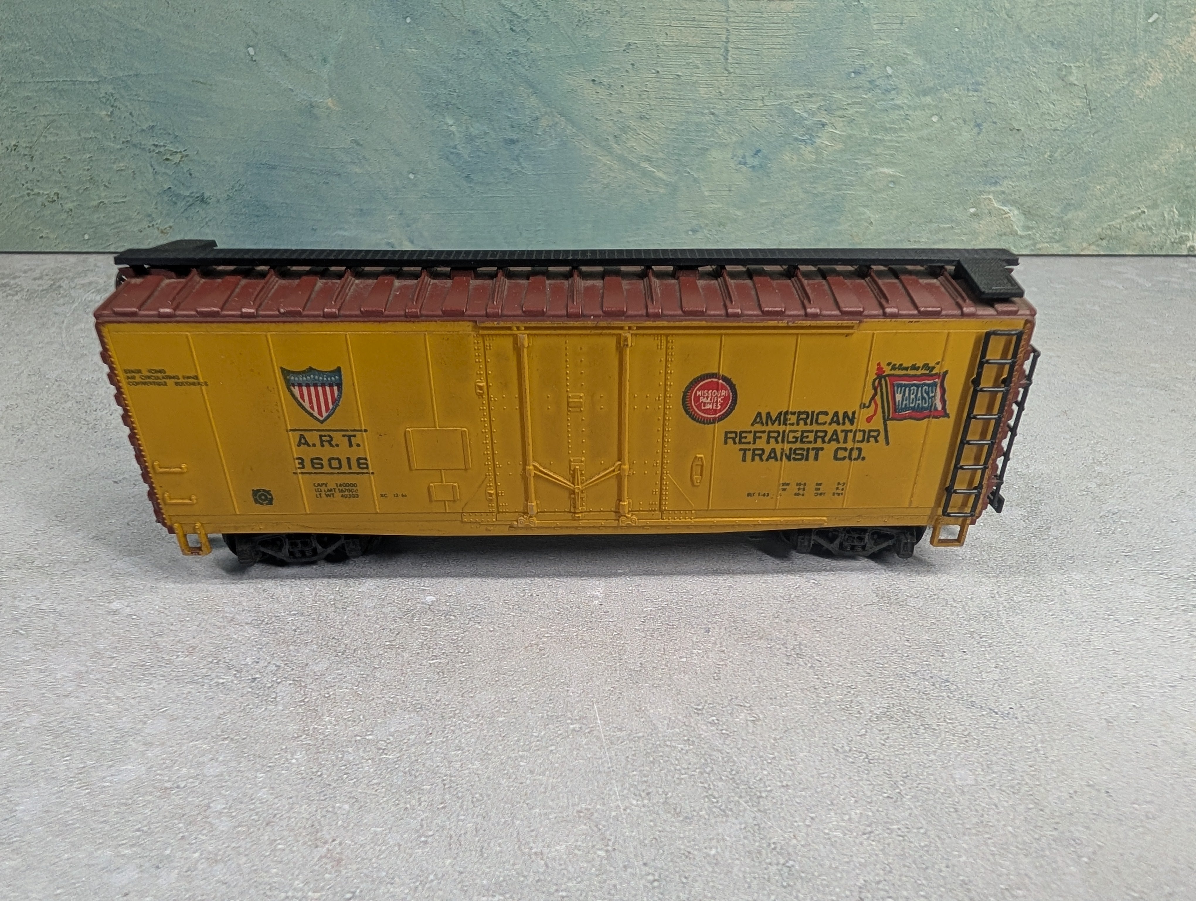 USED Roco HO Scale 40' Box Car American Refrigerator Transit ART #36016