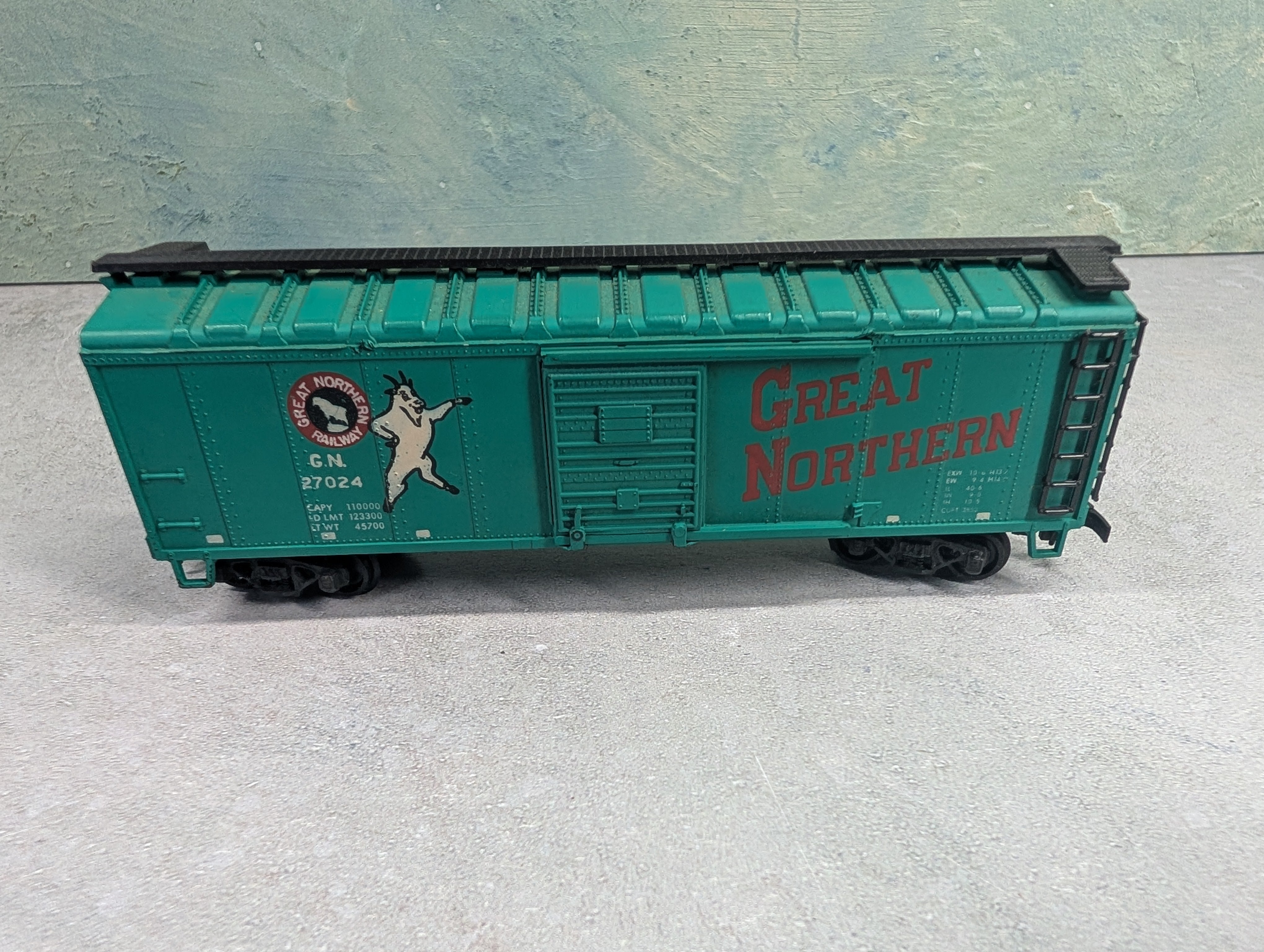 USED Roco HO Scale 40' Box Car Great Northern GN #27024