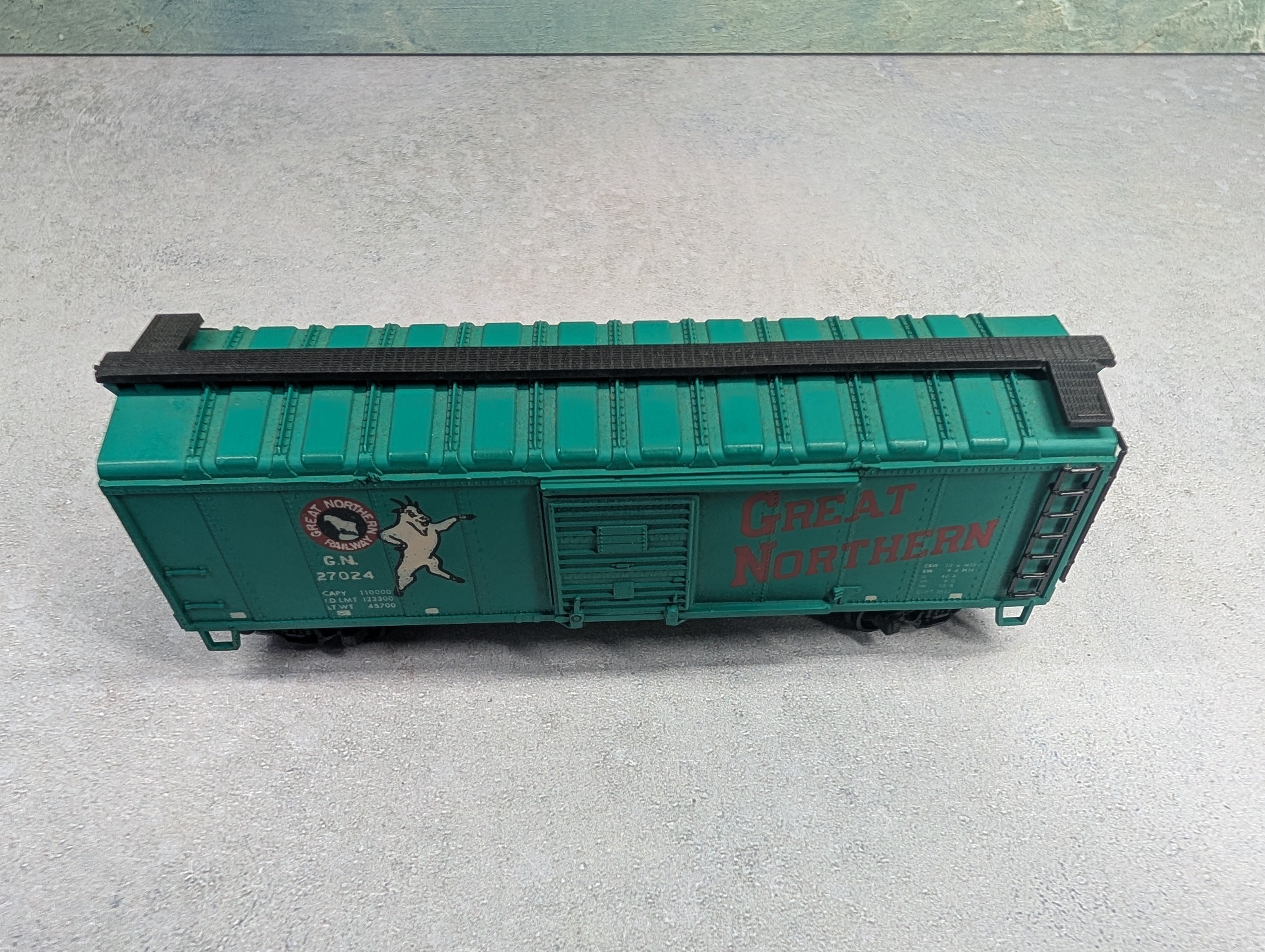 USED Roco HO Scale 40' Box Car Great Northern GN #27024
