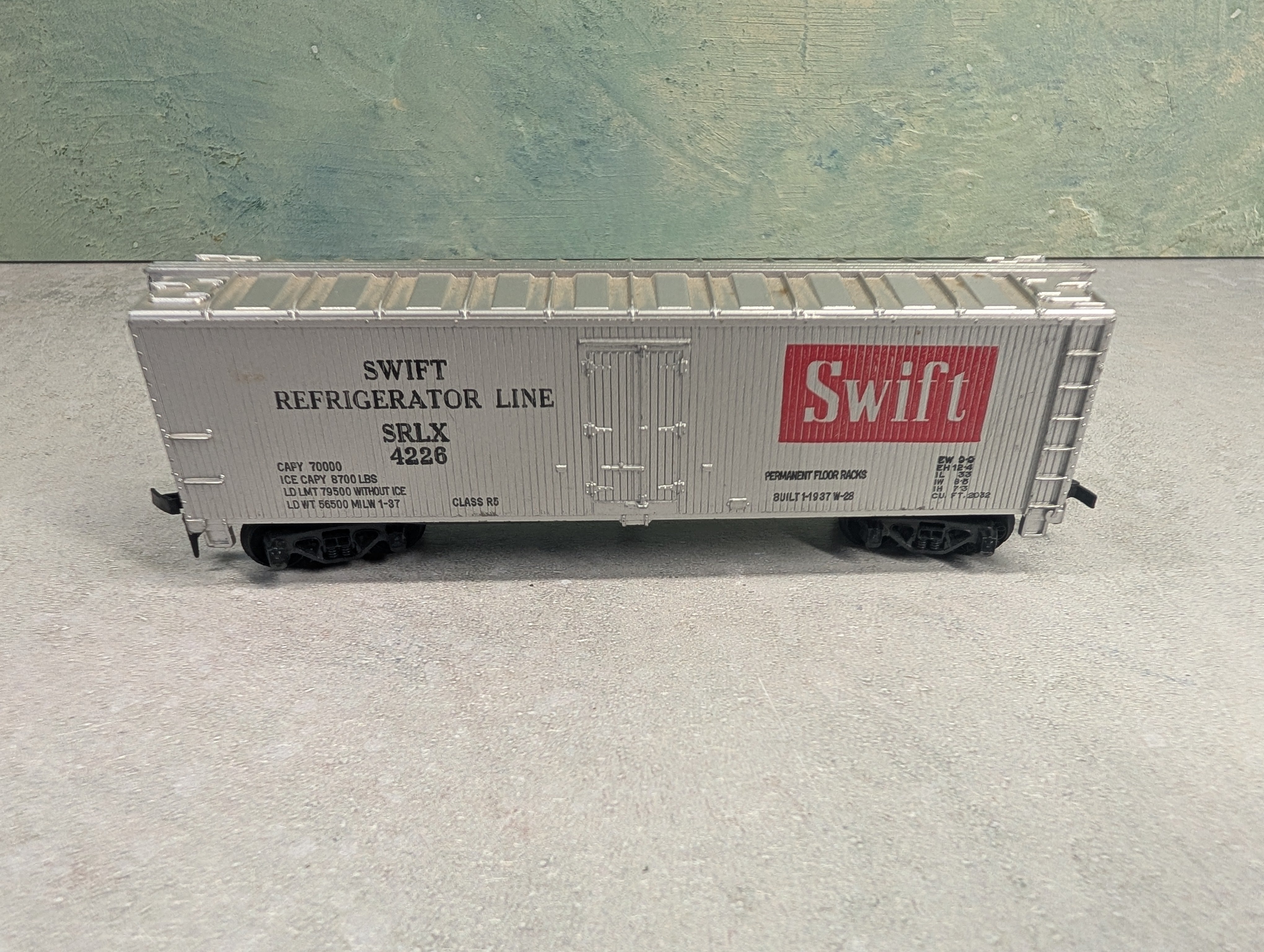 USED Tyco HO Scale 40' Box Car Swift SRLX #4226