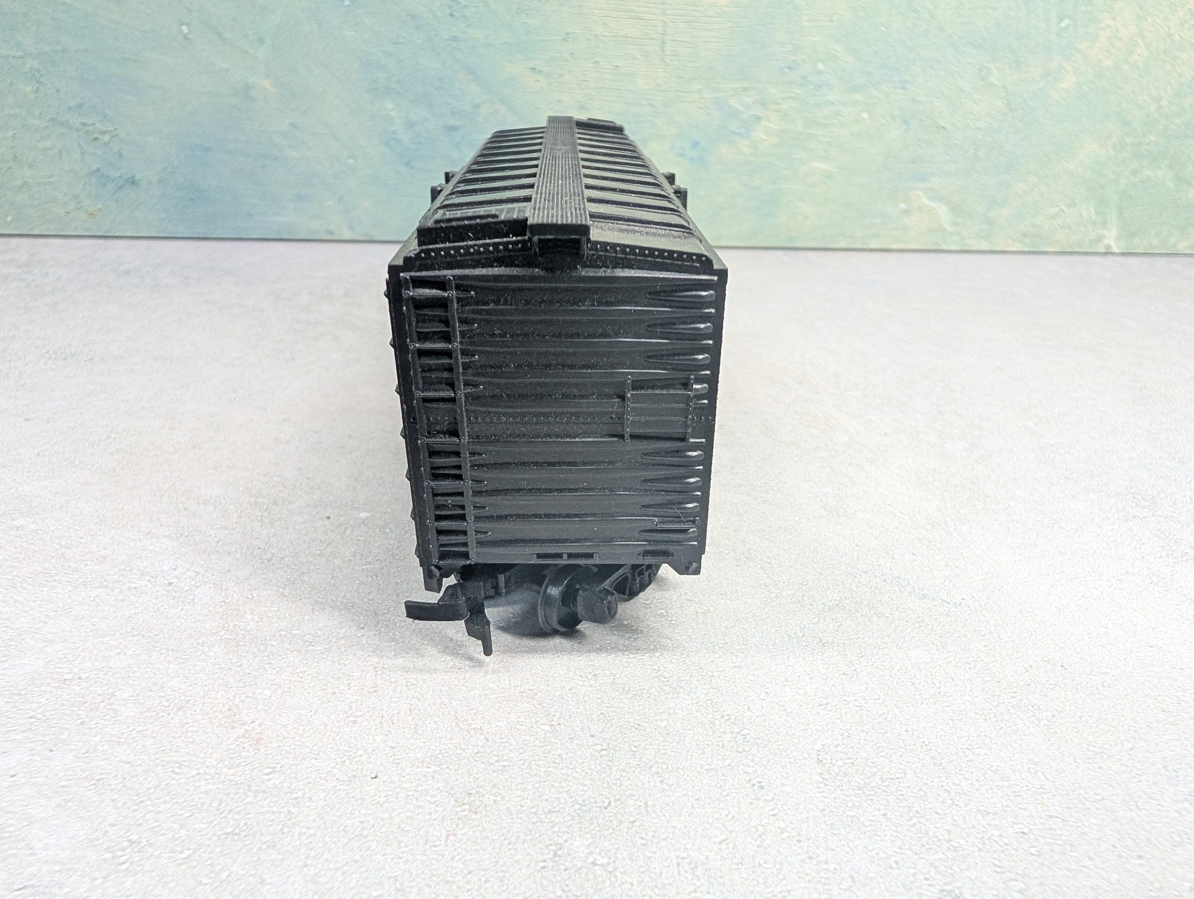 USED HO Scale 40' Box Car New Haven NH #32957