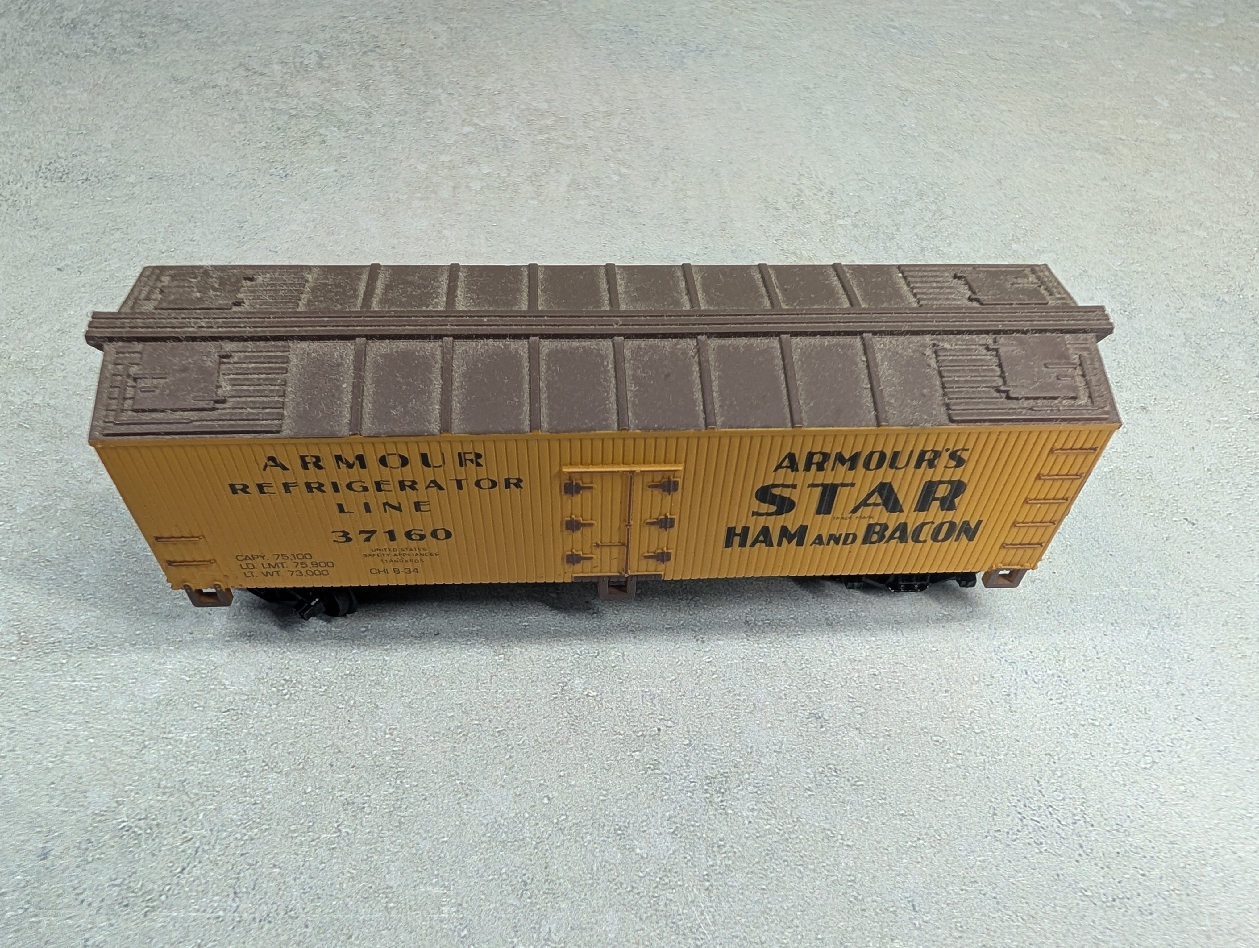 USED Life-Like HO Scale 40' Box Car Armour Refrigerator Line #37160 Ham & Bacon