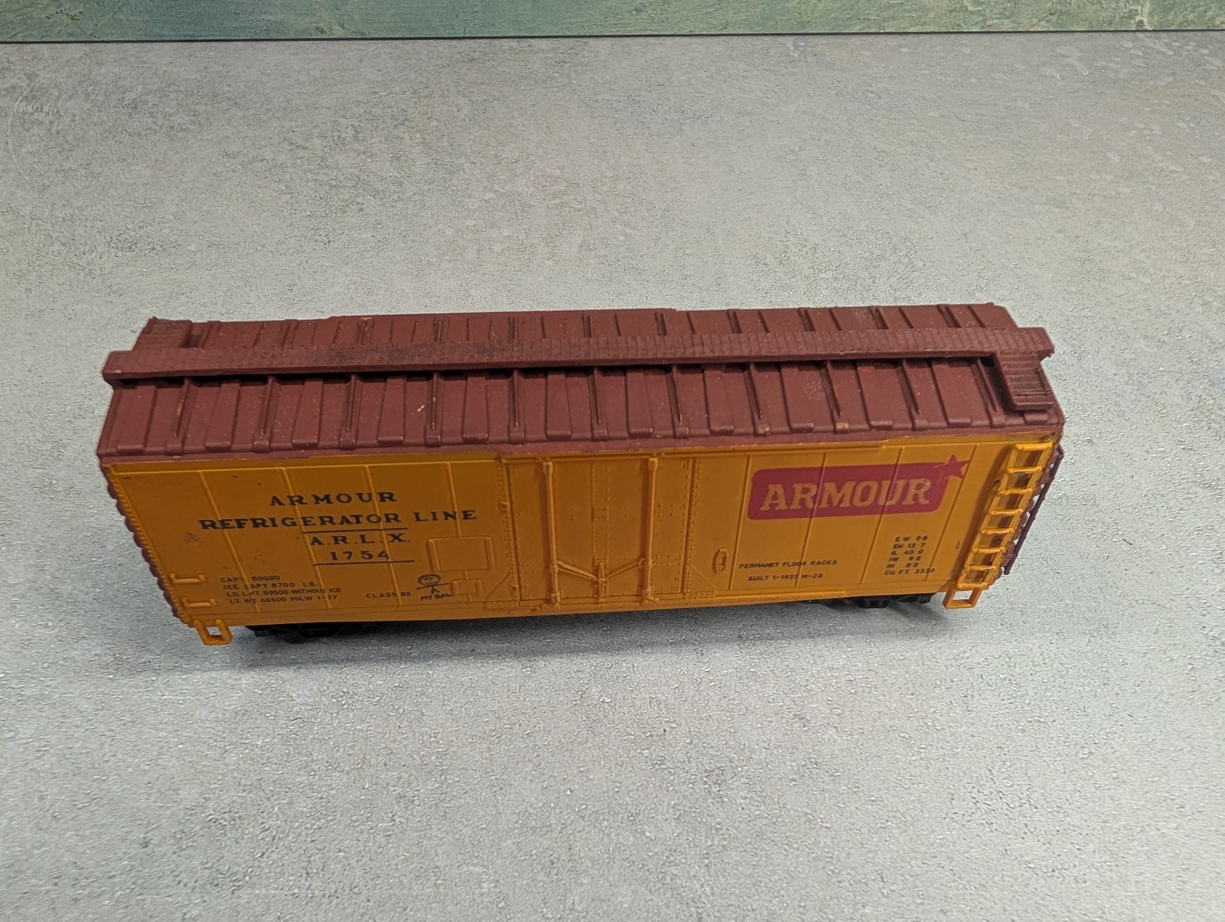 USED Roco HO Scale 40' Box Car Armour Refrigerator Line ARLX #1754