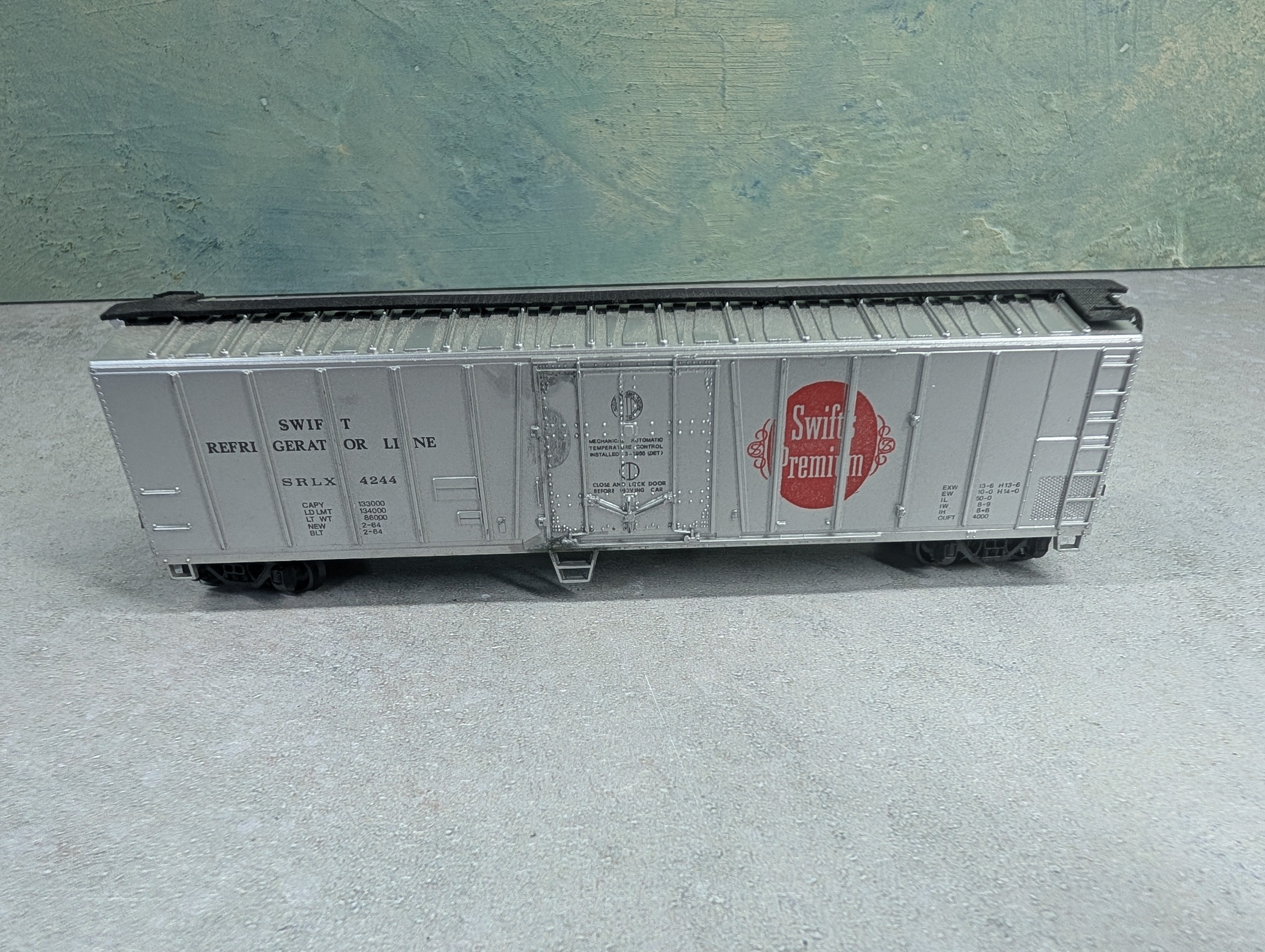 USED Bachmann HO Scale 50' Box Car Swift SRLX #4244