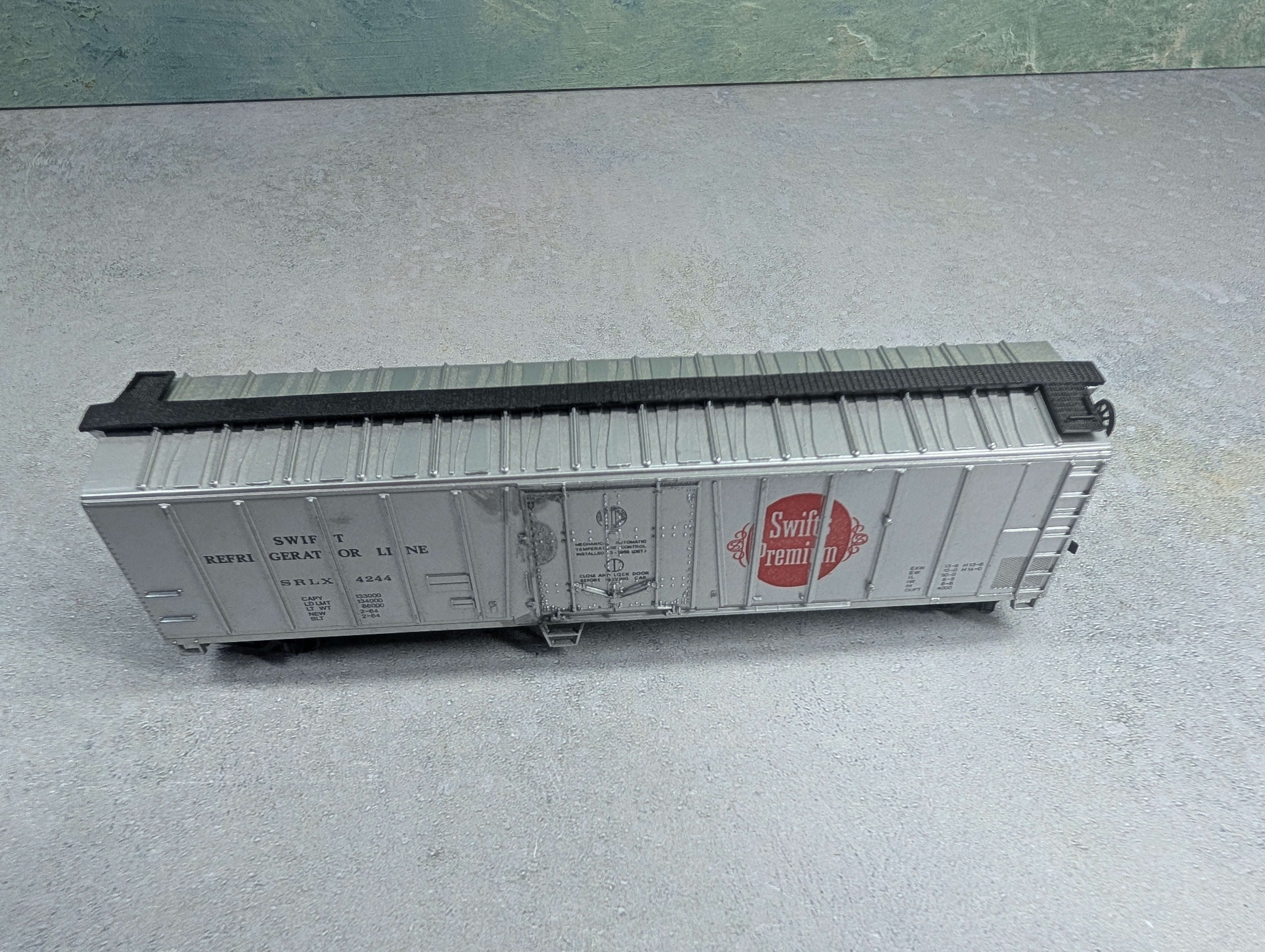 USED Bachmann HO Scale 50' Box Car Swift SRLX #4244