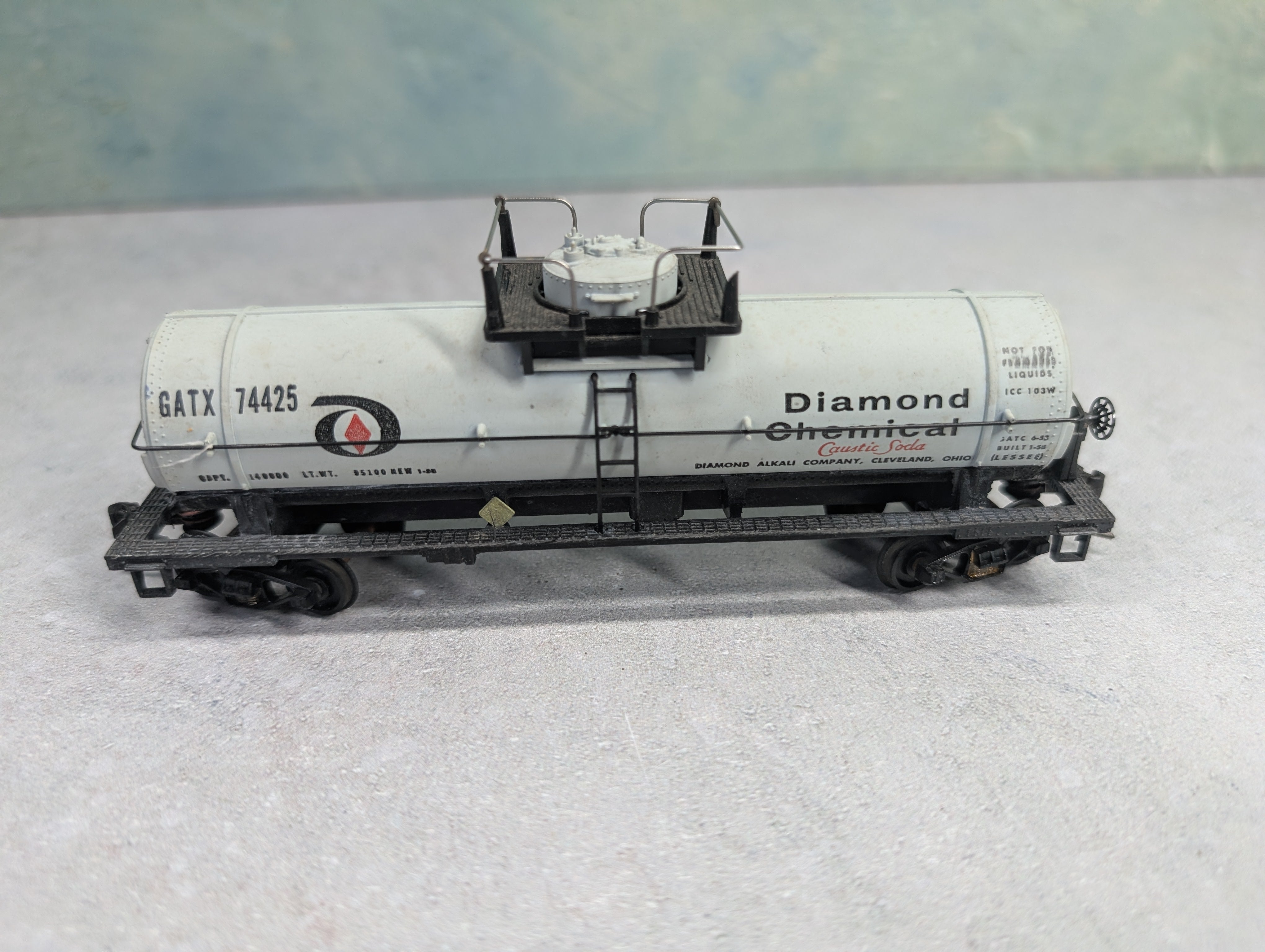 USED Mantua HO Scale Tank Car Diamond Chemical GATX #74425