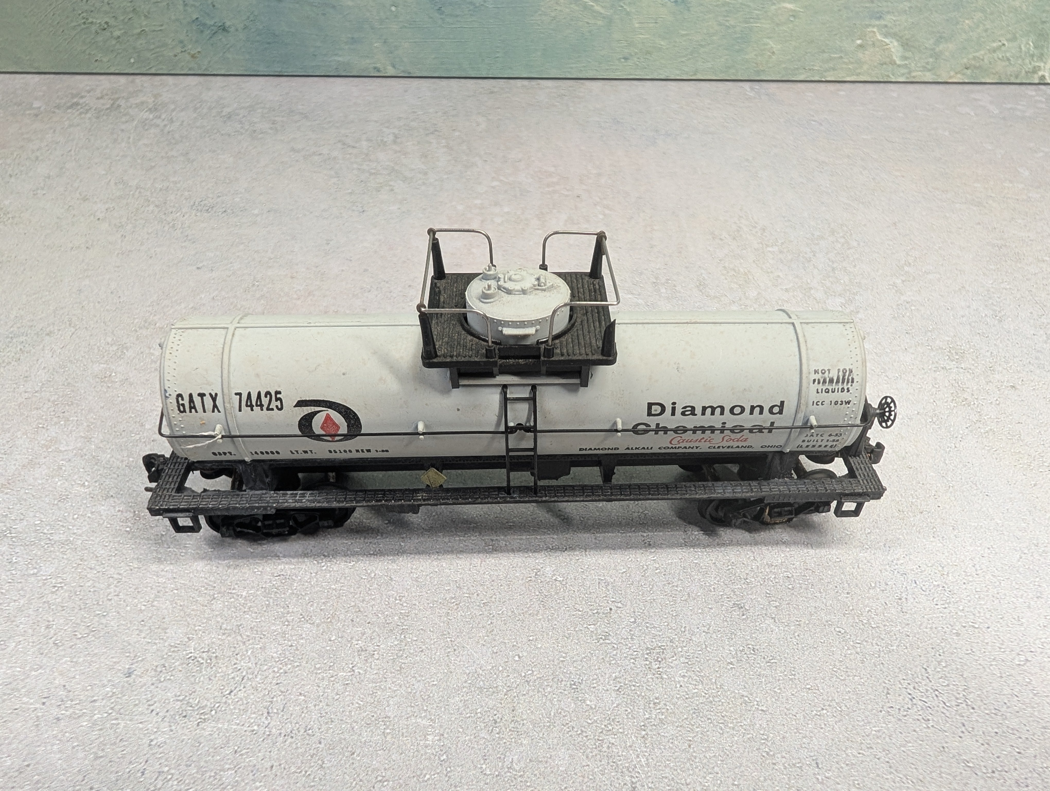 USED Mantua HO Scale Tank Car Diamond Chemical GATX #74425