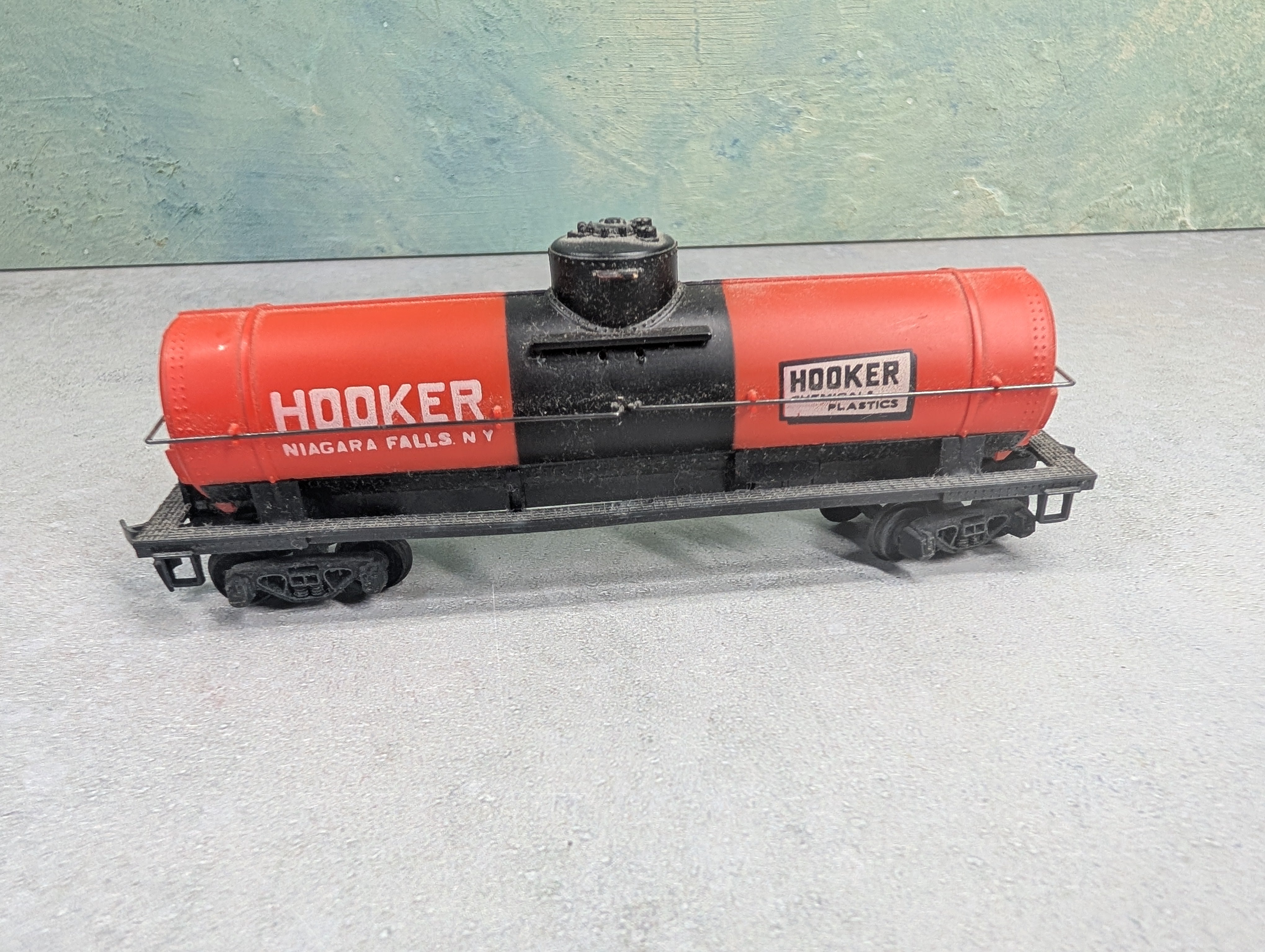 USED Tyco HO Scale Single Dome Tank Car Hooker