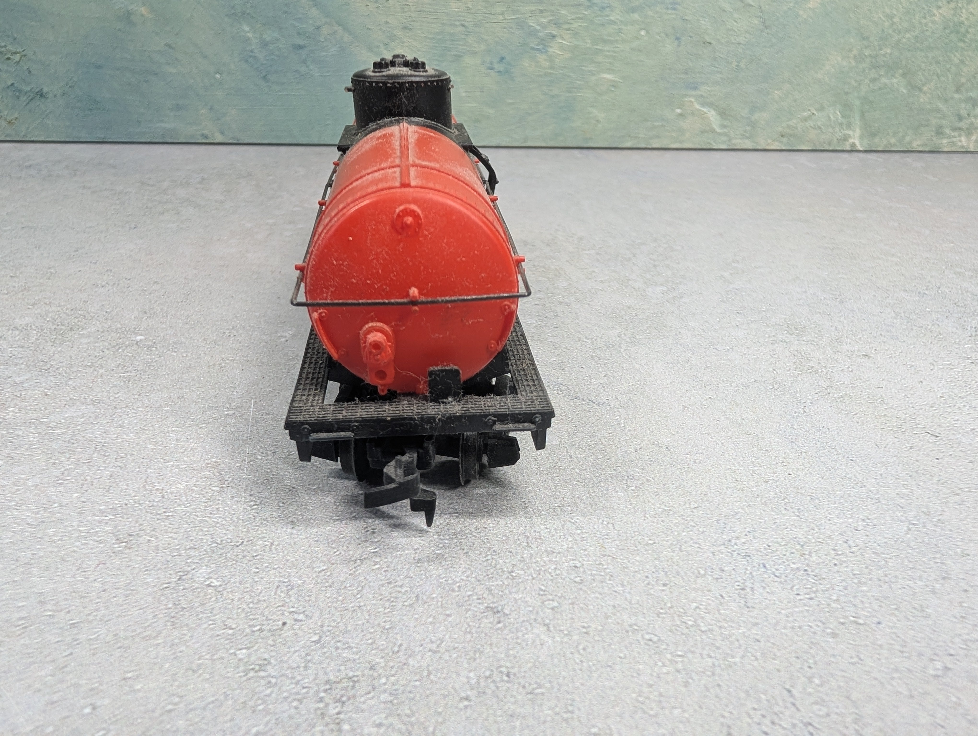USED Tyco HO Scale Single Dome Tank Car Hooker