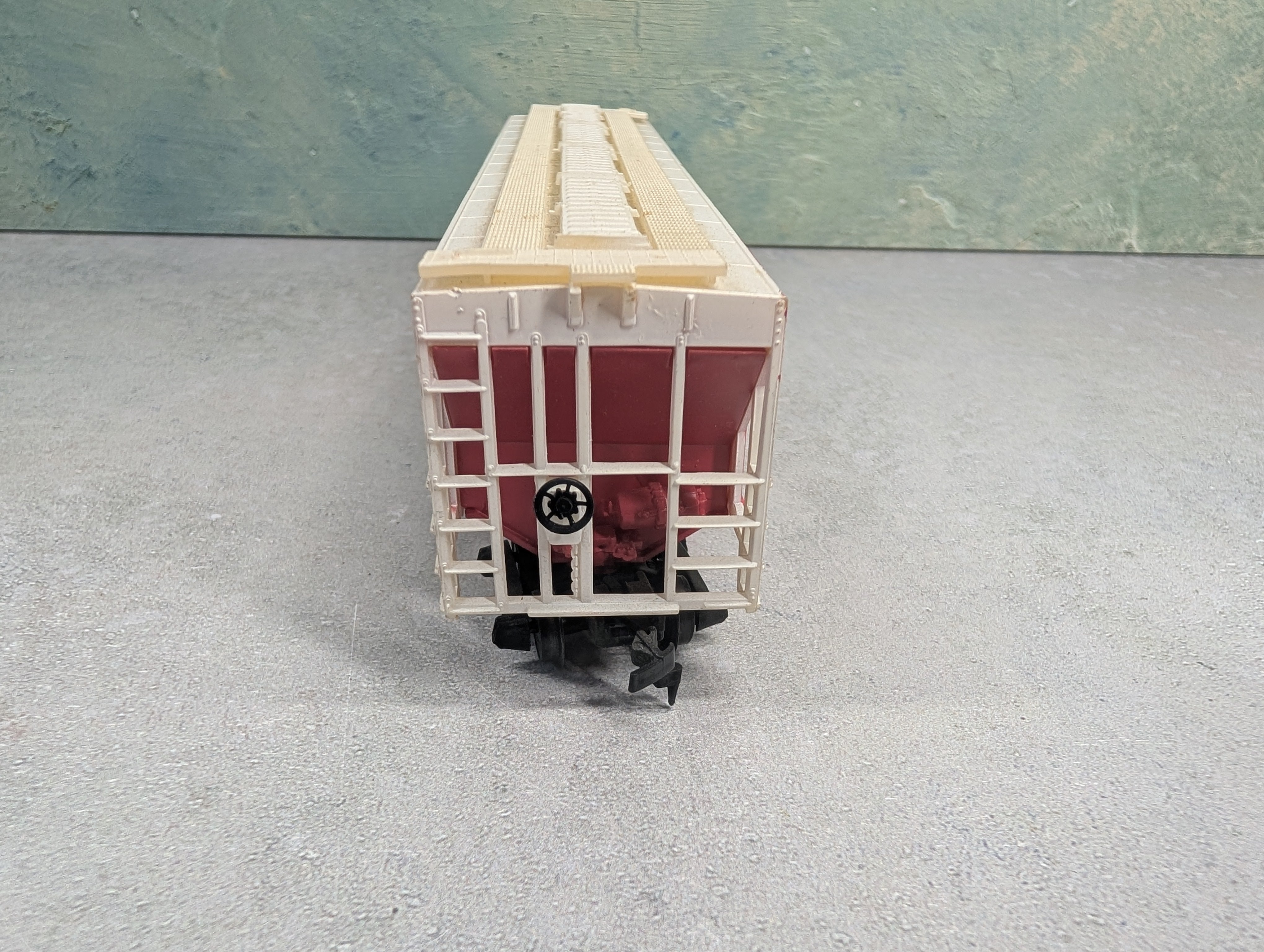 USED Tyco HO Scale Covered Hopper C & H Sugar UP #960082