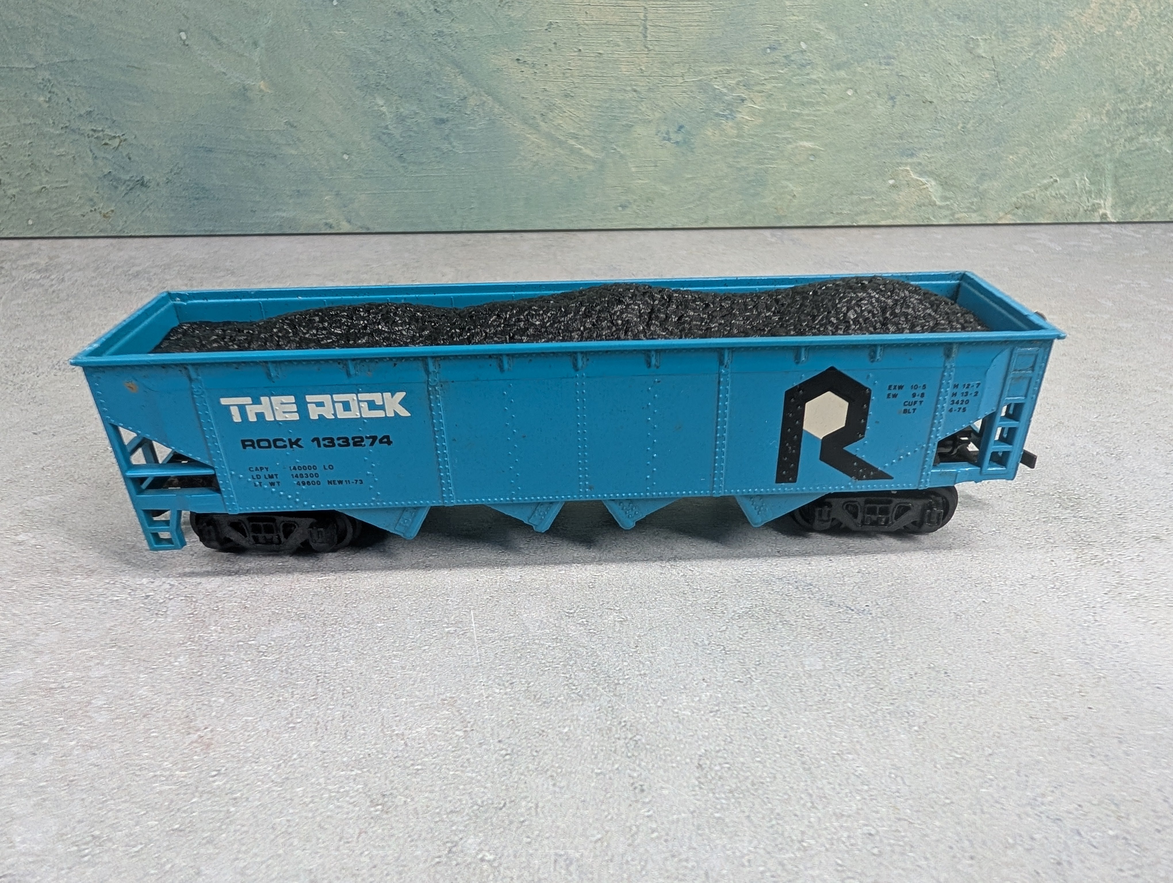 USED Bachmann HO Scale Hopper w/ Coal Load Rock #133274