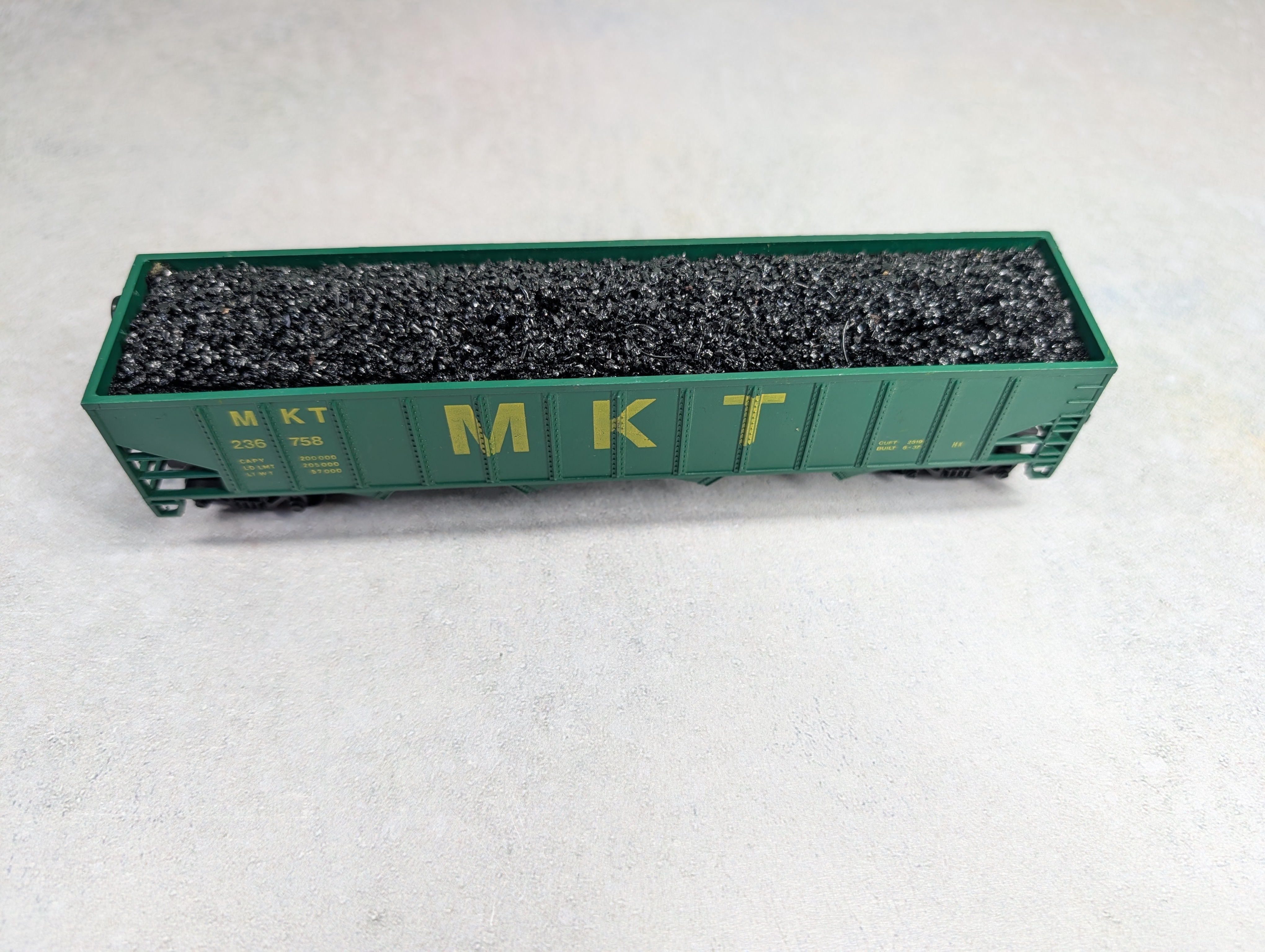 USED HO Scale 50' 4 Bay Open Hopper w/ Coal Load MKT #236758