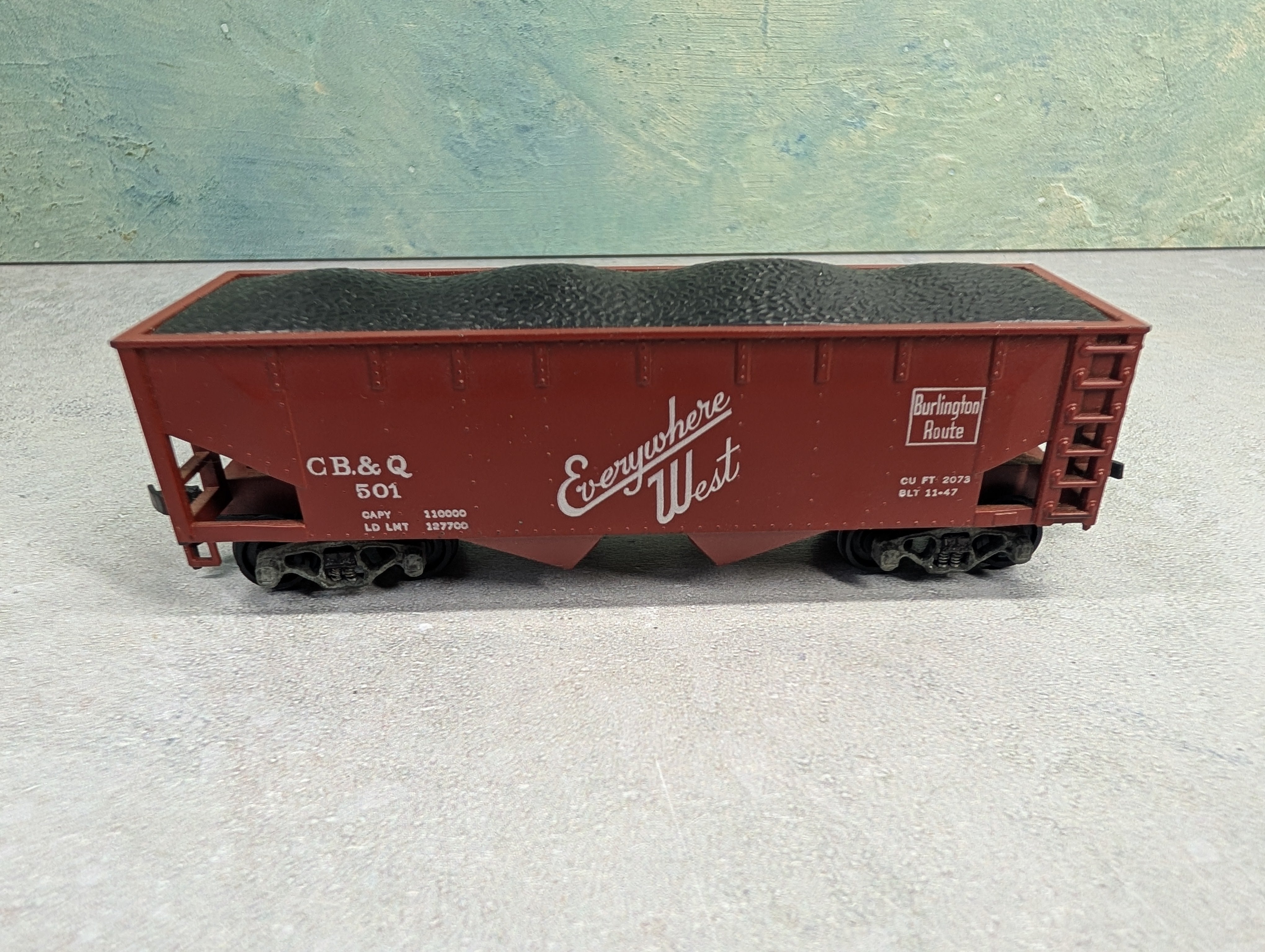USED Gilbert HO Scale 2 Bay Hopper w/ Coal Load CB&Q #501