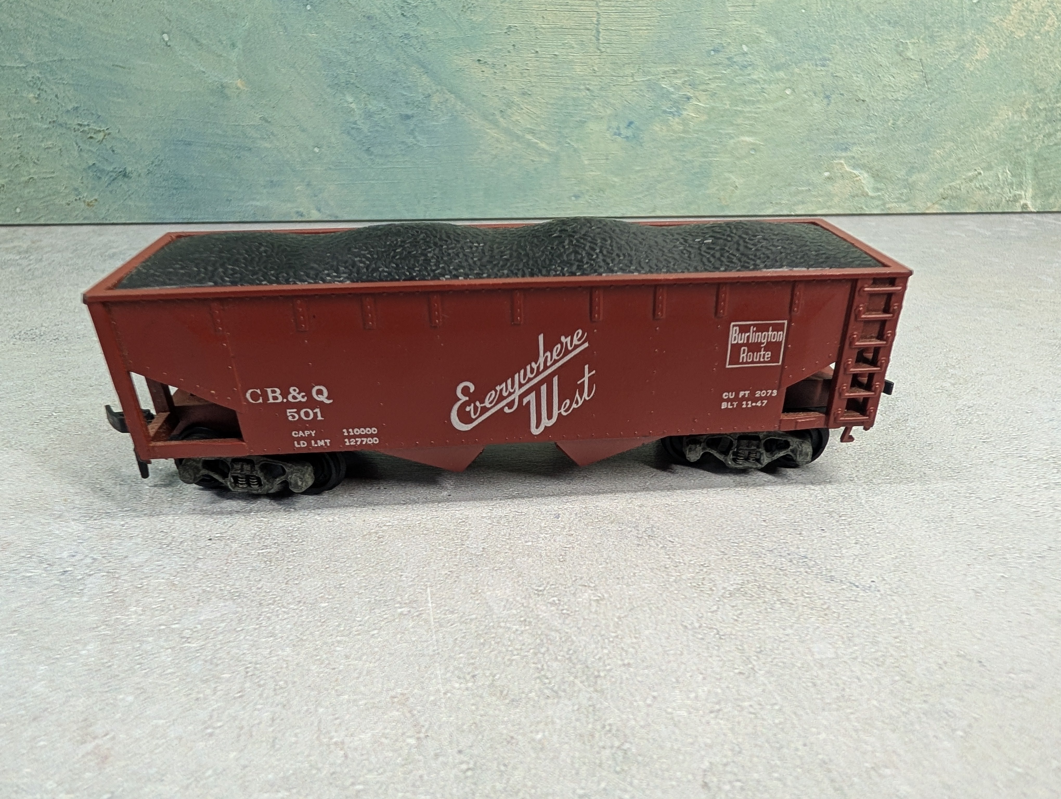 USED Gilbert HO Scale 2 Bay Hopper w/ Coal Load CB&Q #501