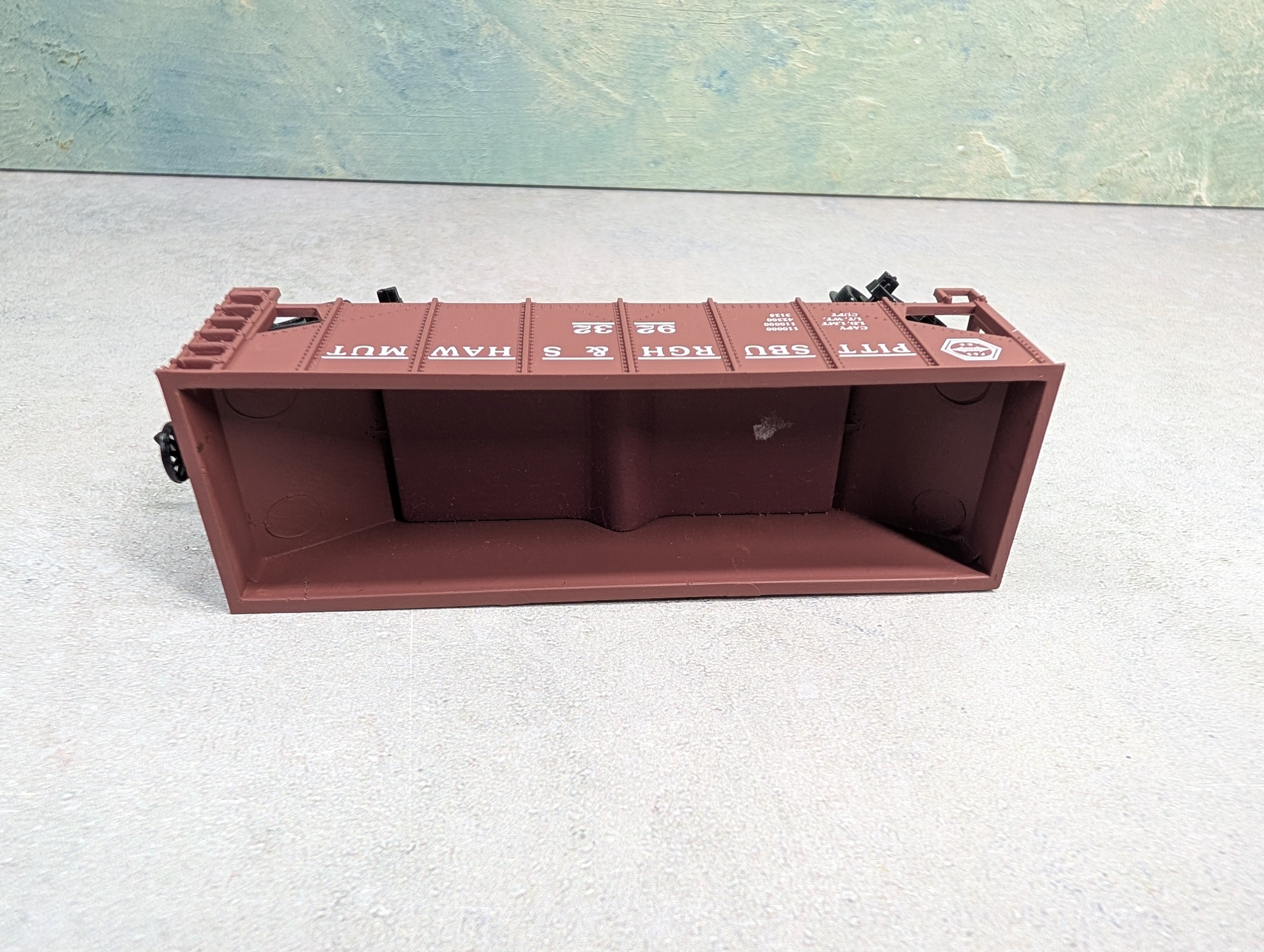 USED HO Scale 2 Bay Open Hopper Pittsburg and Shawmut #9232