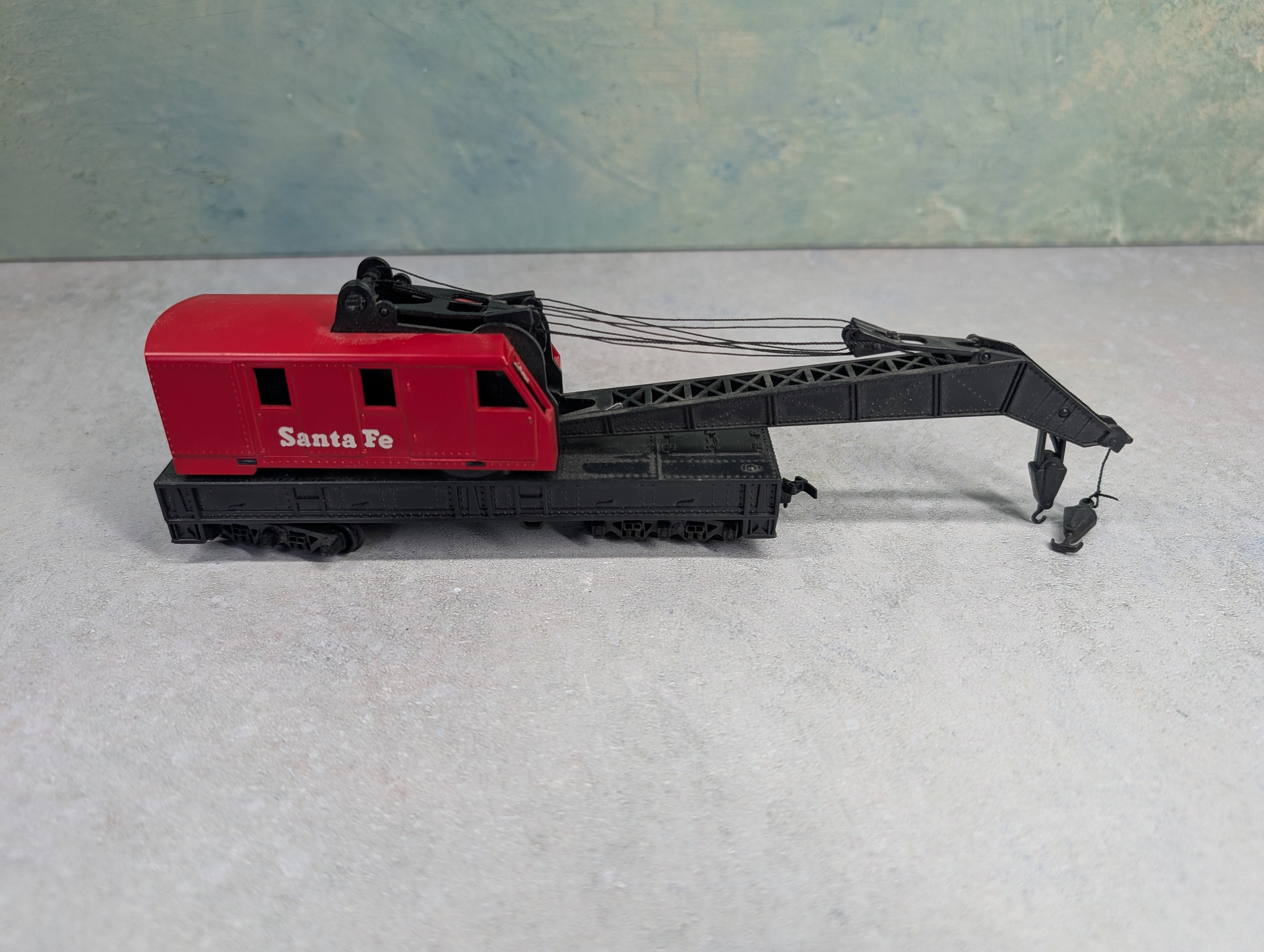 USED Tyco HO Scale Crane Santa Fe