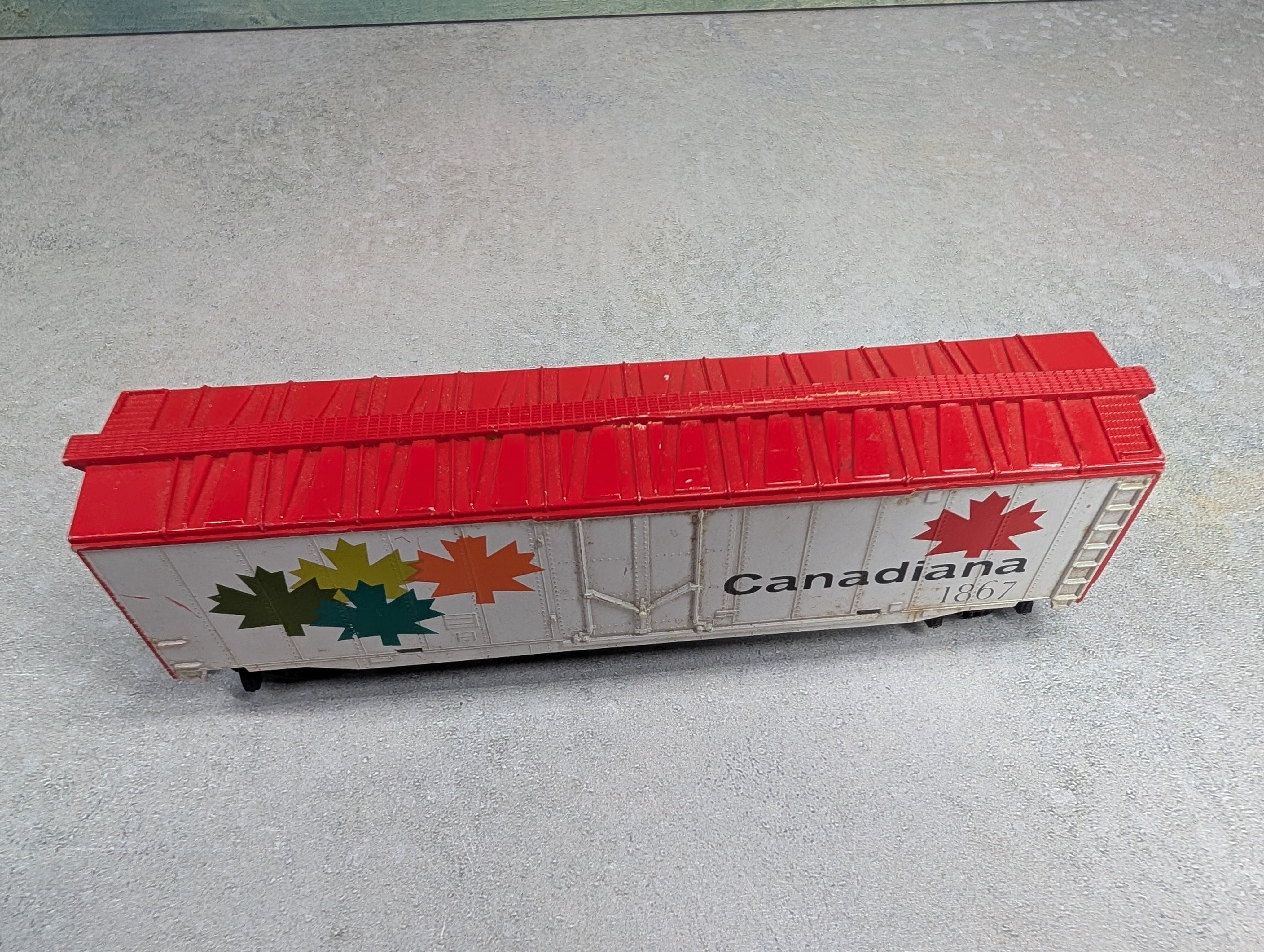 USED Tyco HO Scale 50' Box Car Canadiana #1867