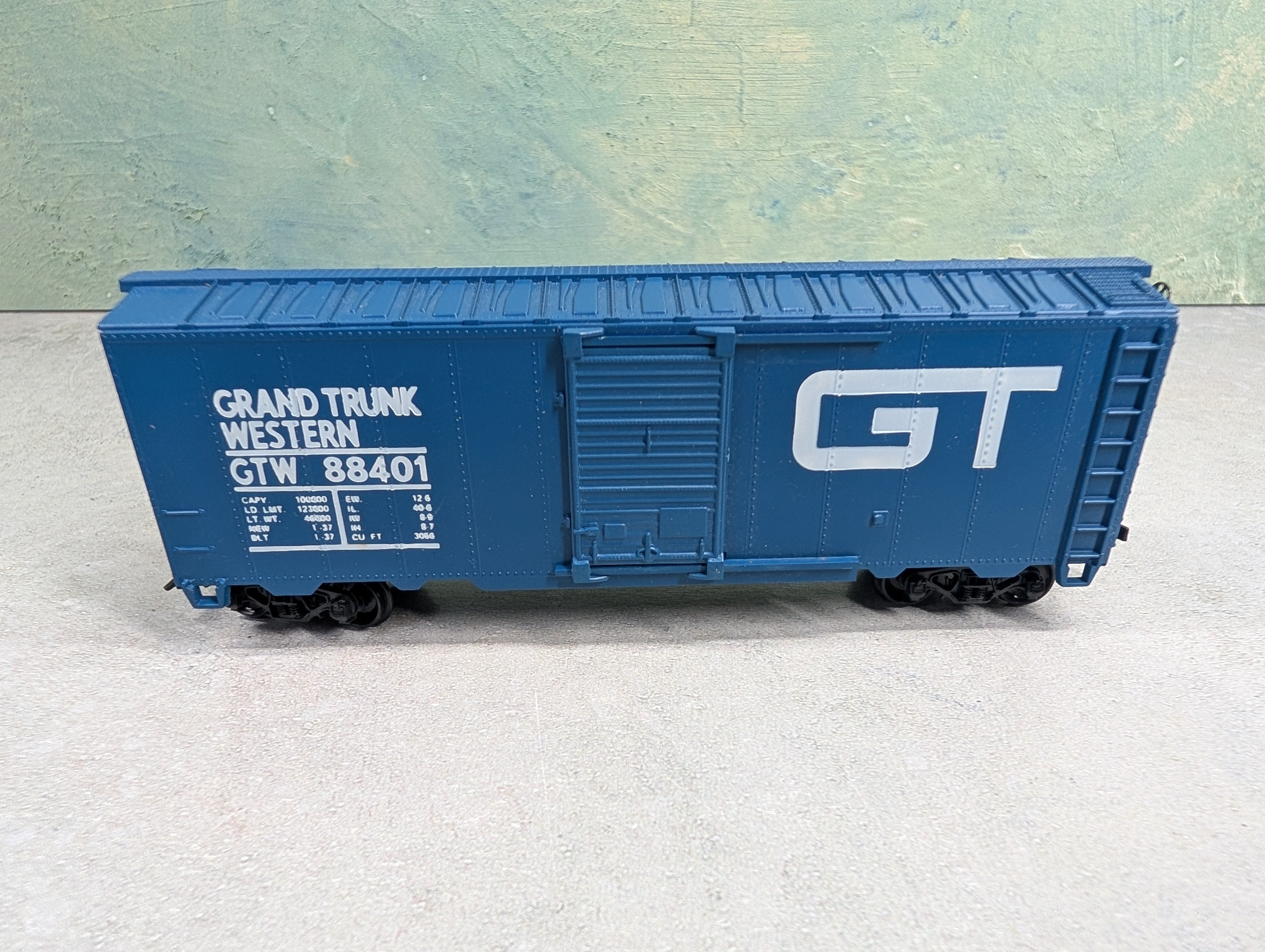 USED Lionel HO Scale 40' Box Car Grand Trunk Western GTW #88401
