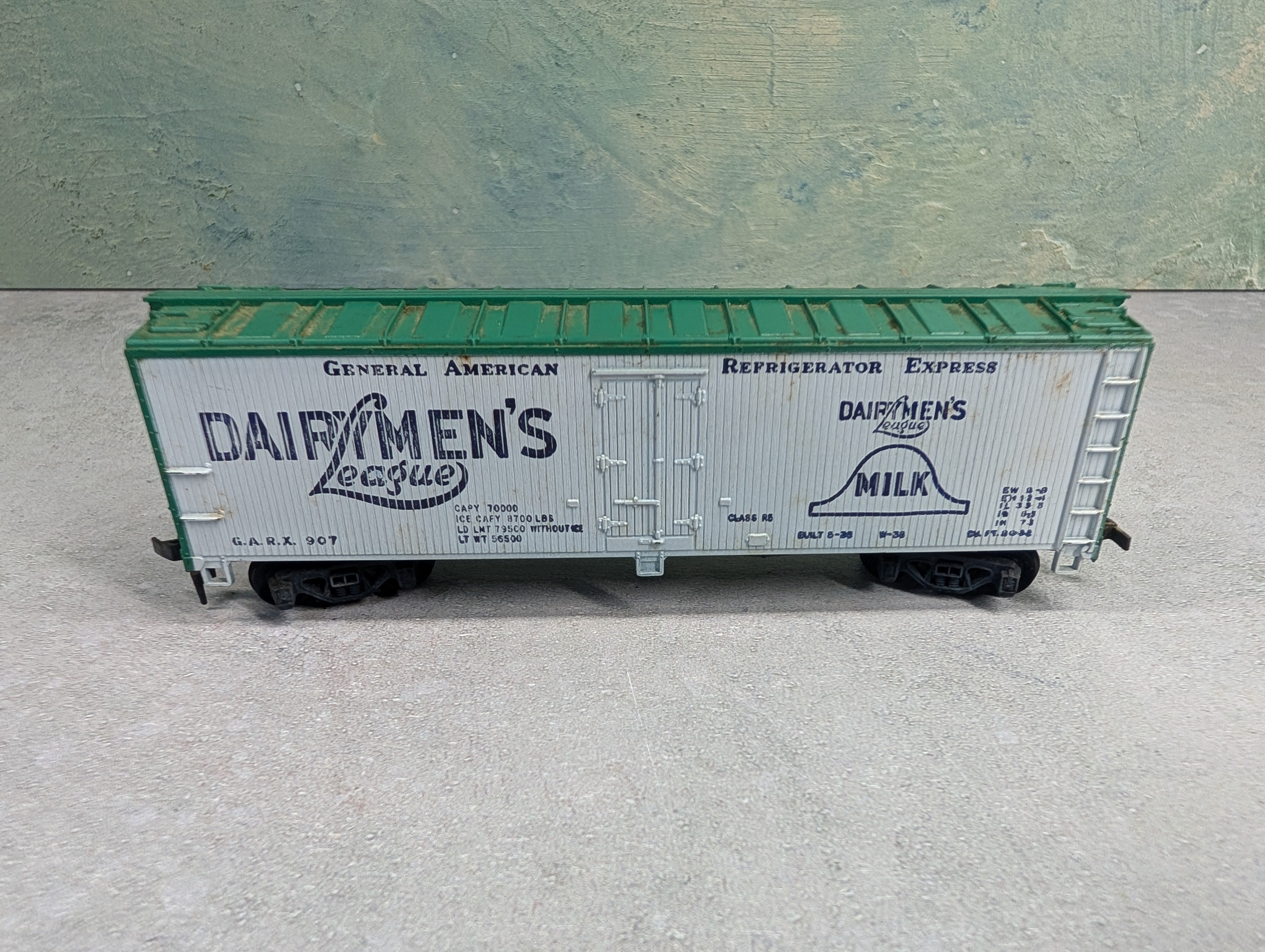 USED Mantua HO Scale 40' Wooden Reefer Box Car Dairymen's League GARX #907