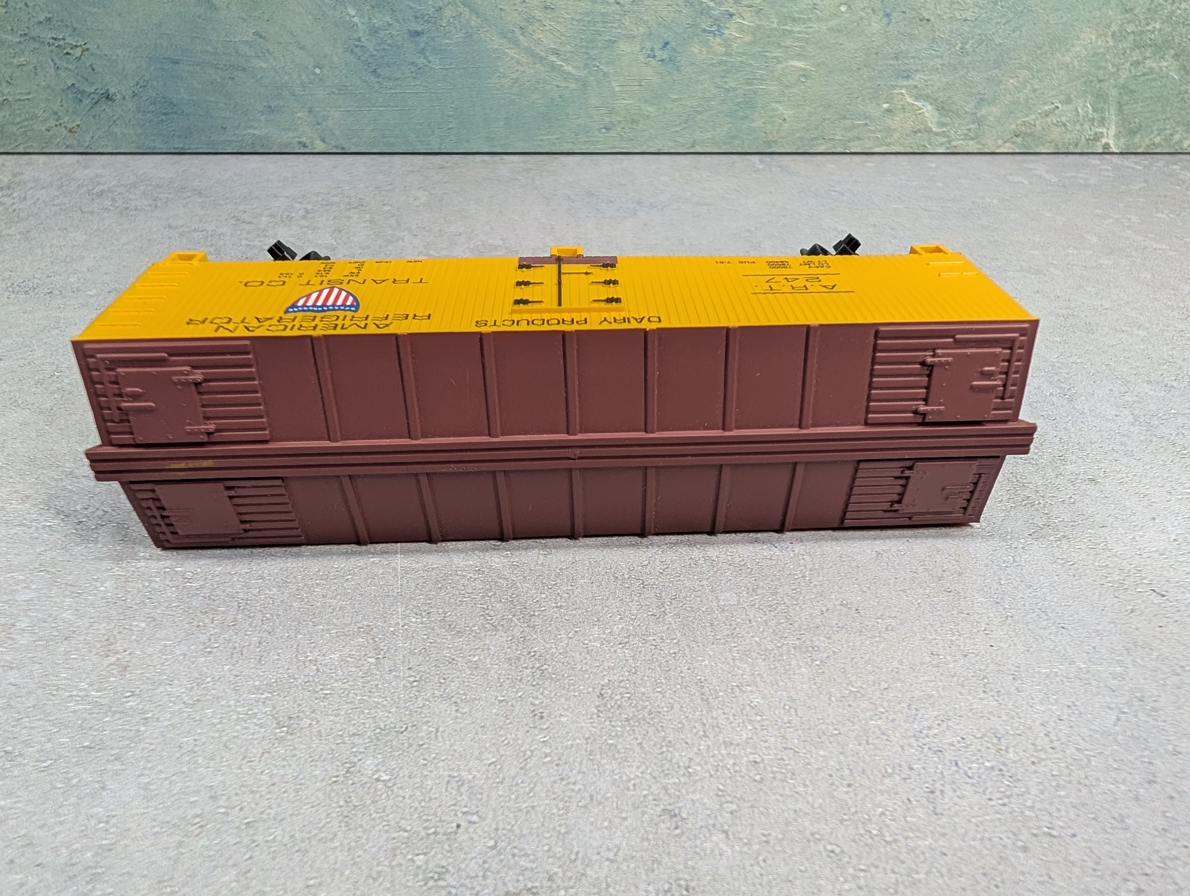 USED Life-Like HO Scale 38' Reefer Box Car American Refrigerator Transit ART #247