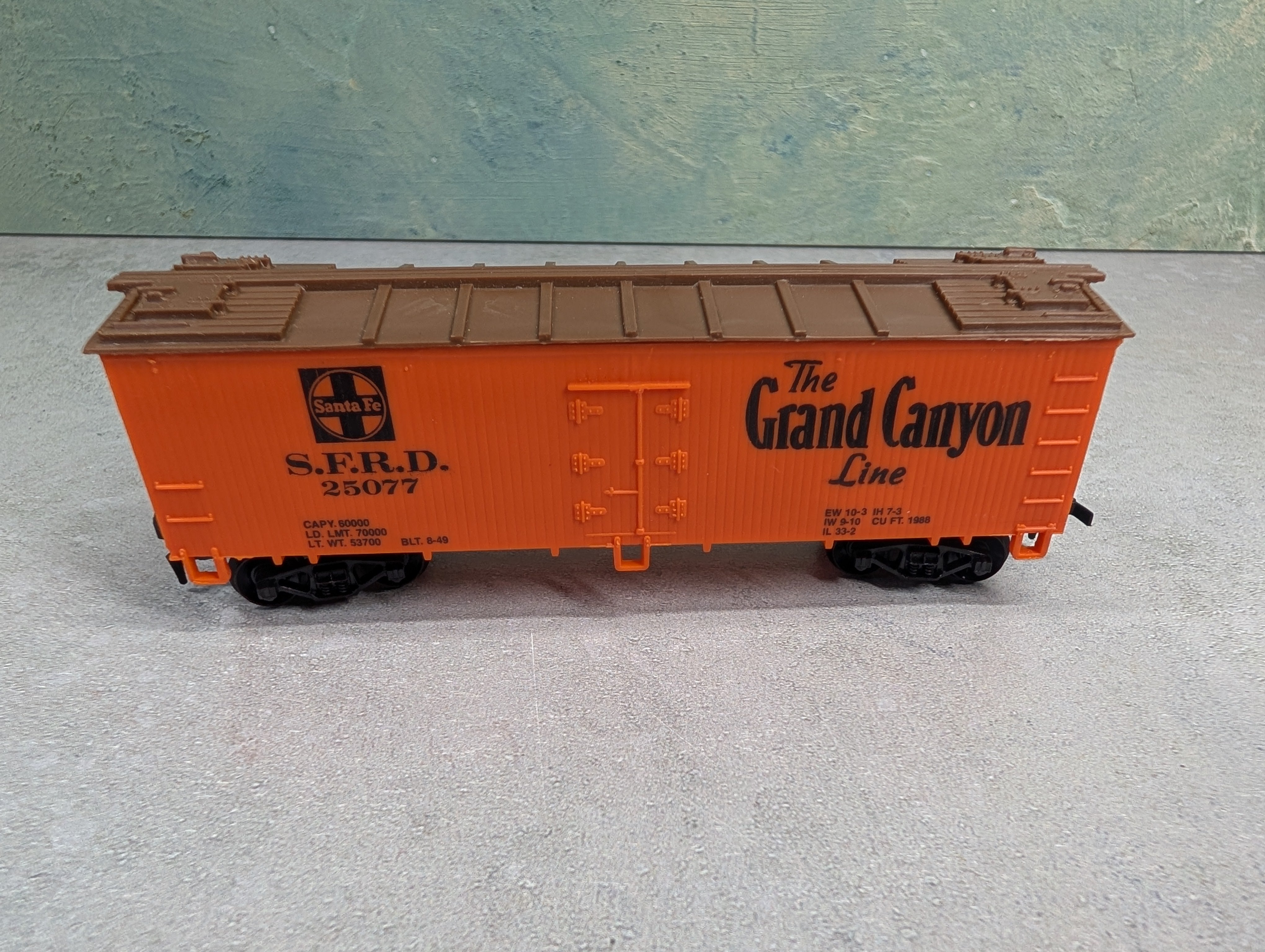 USED Life-Like HO Scale 38' Reefer Box Car Santa Fe SFRD #25077