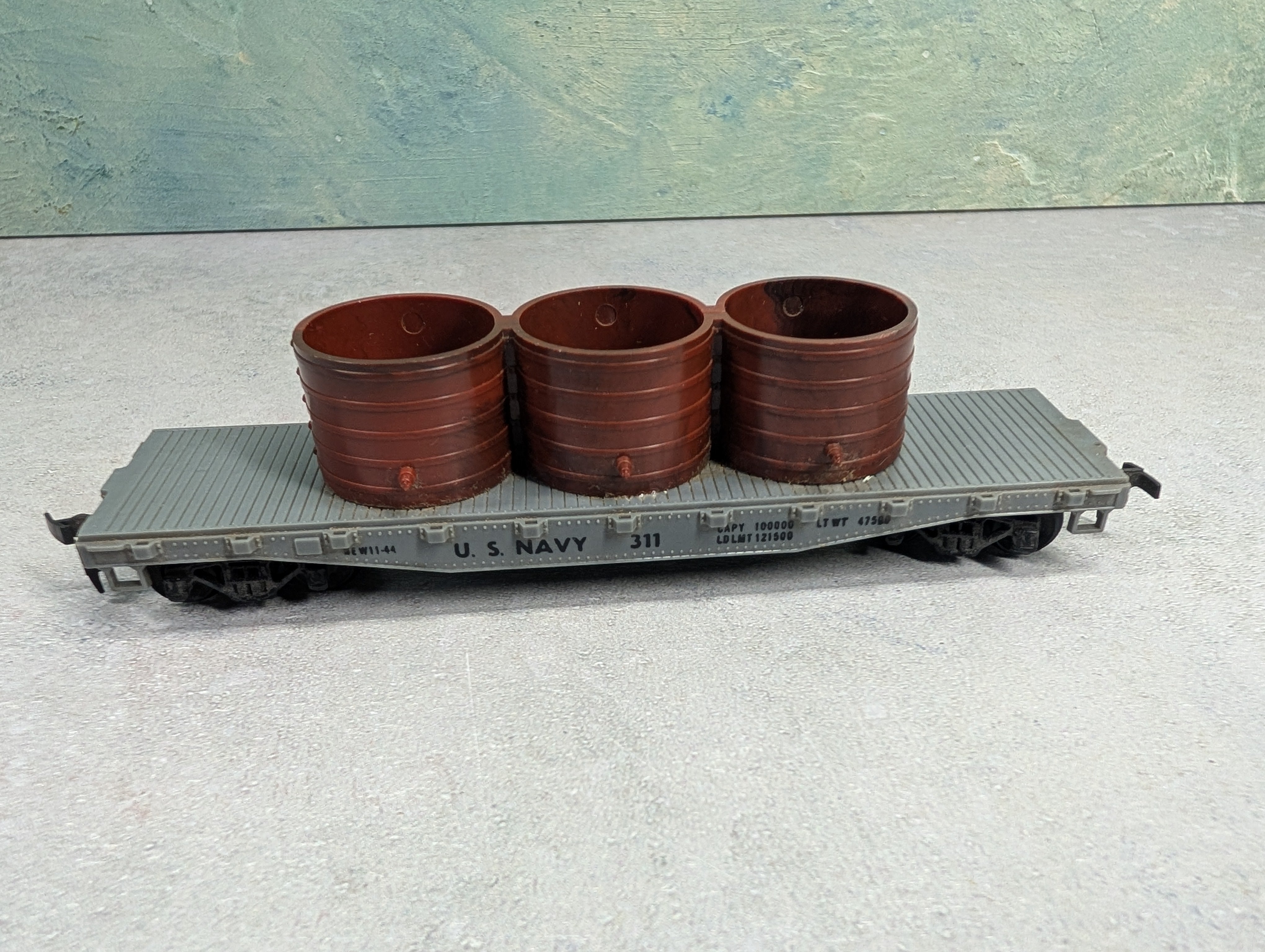 USED Mantua HO Scale 40' Flat Car US Navy #311 w/ Water Tanks