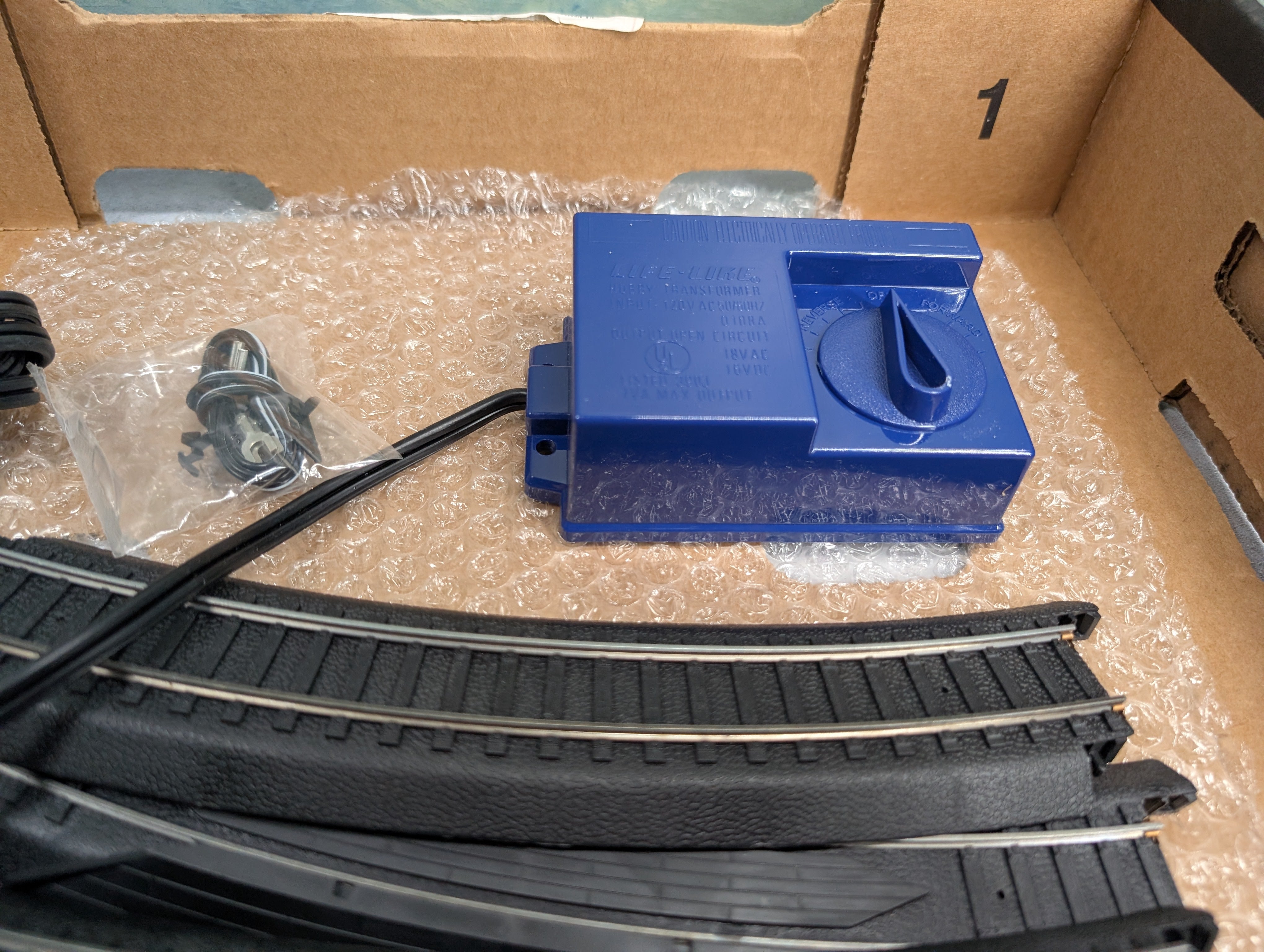 USED Life-Like HO Scale Power-Loc Black Track 18" Circle w/ Transformer (Starter Set)