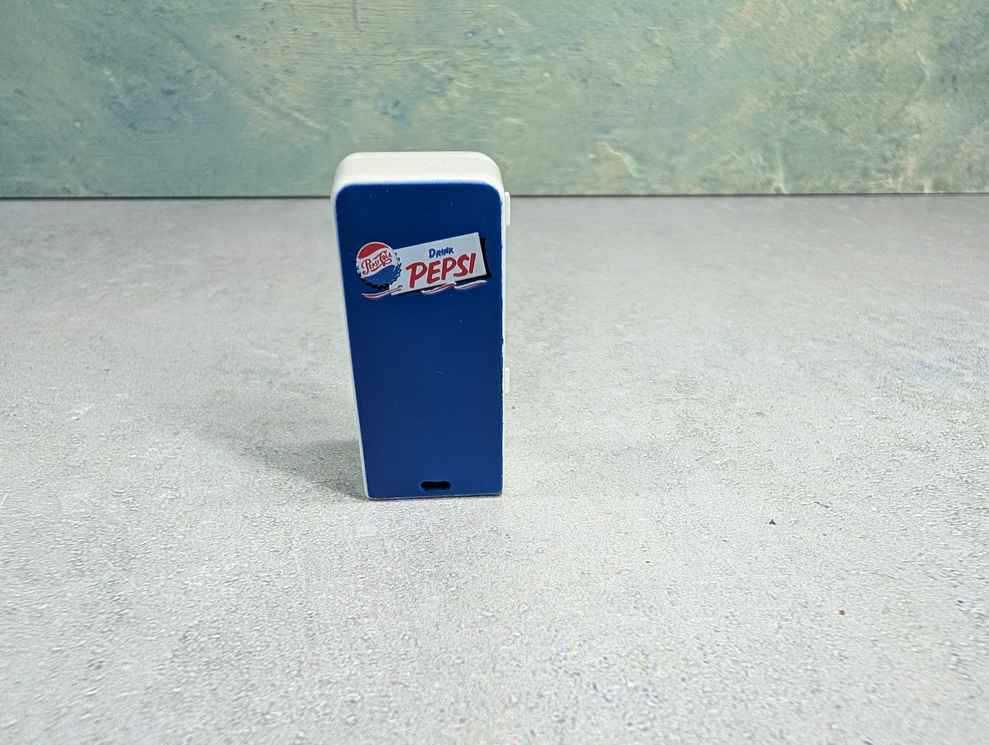 USED O Metal Pepsi Machine