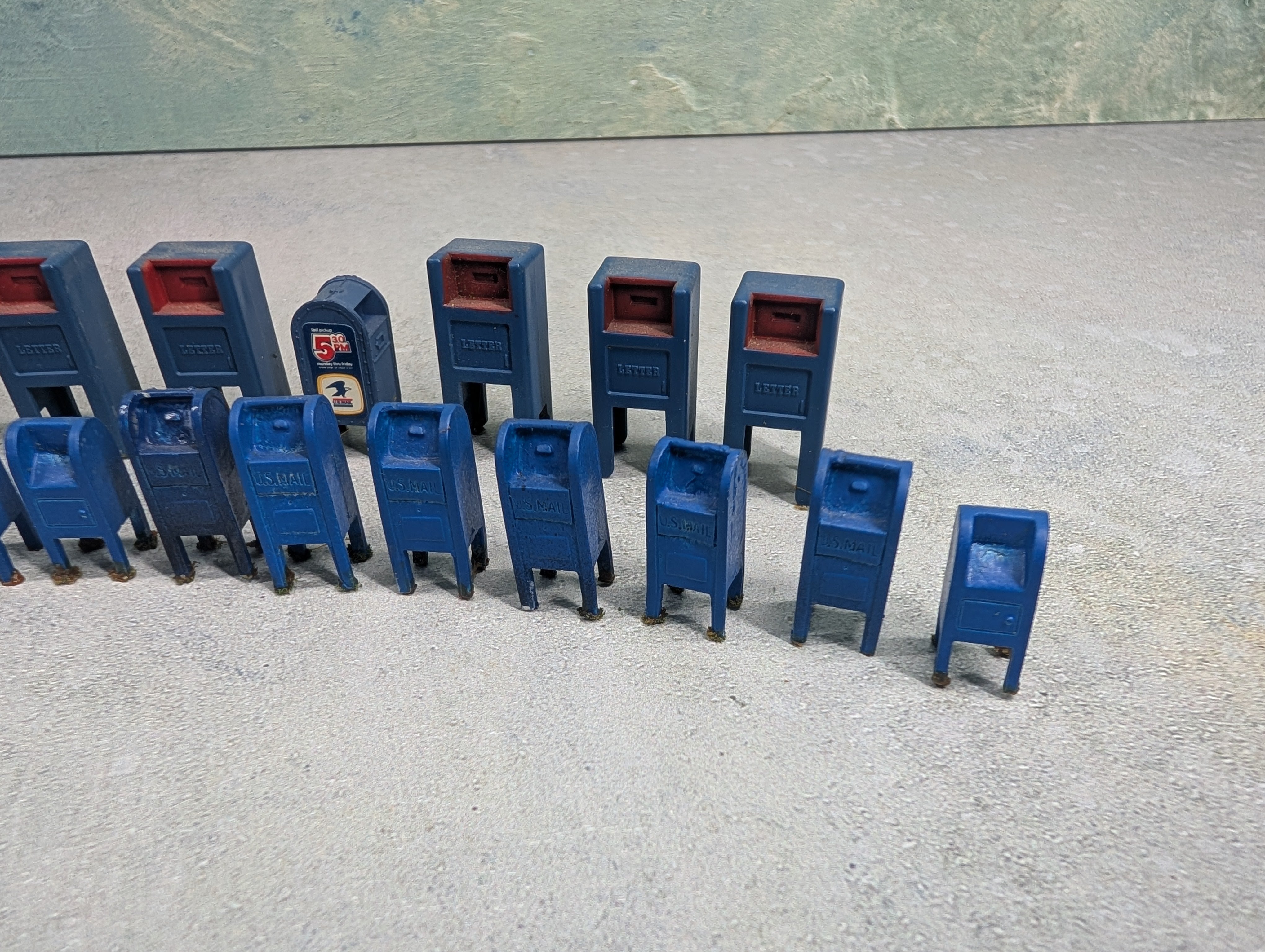 USED O Lot of Blue Mailboxes / Letter Boxes (20 pcs)