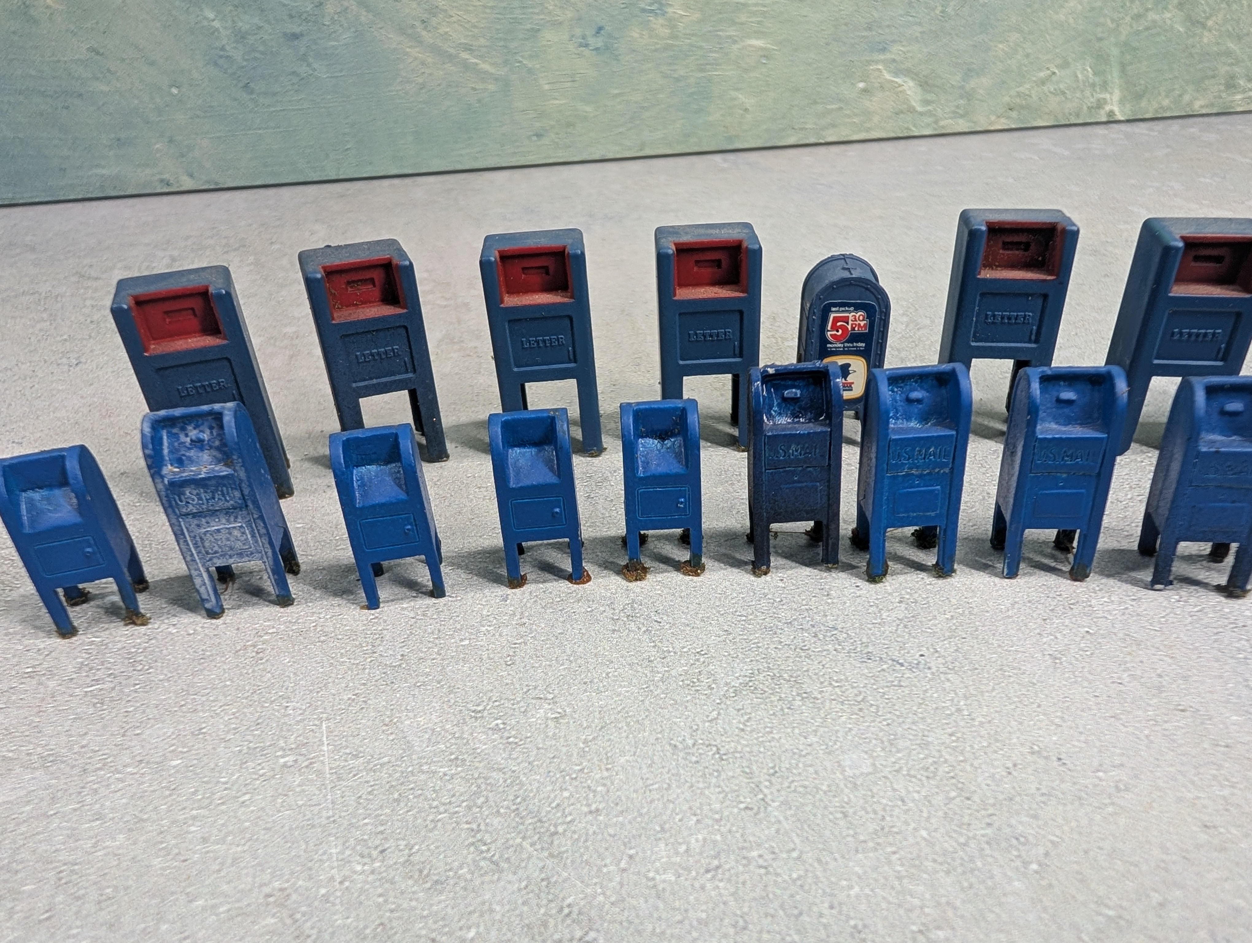 USED O Lot of Blue Mailboxes / Letter Boxes (20 pcs)