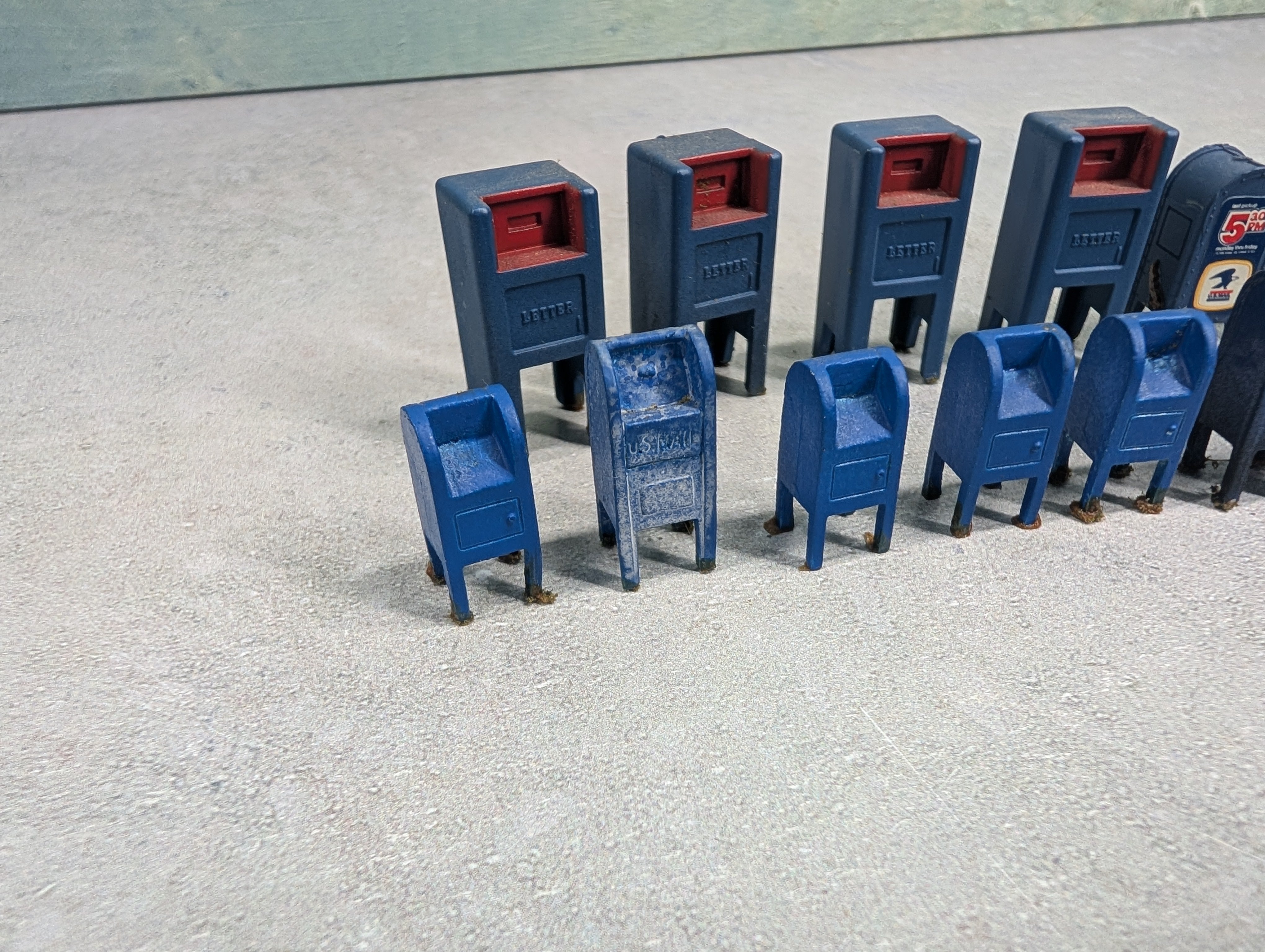 USED O Lot of Blue Mailboxes / Letter Boxes (20 pcs)