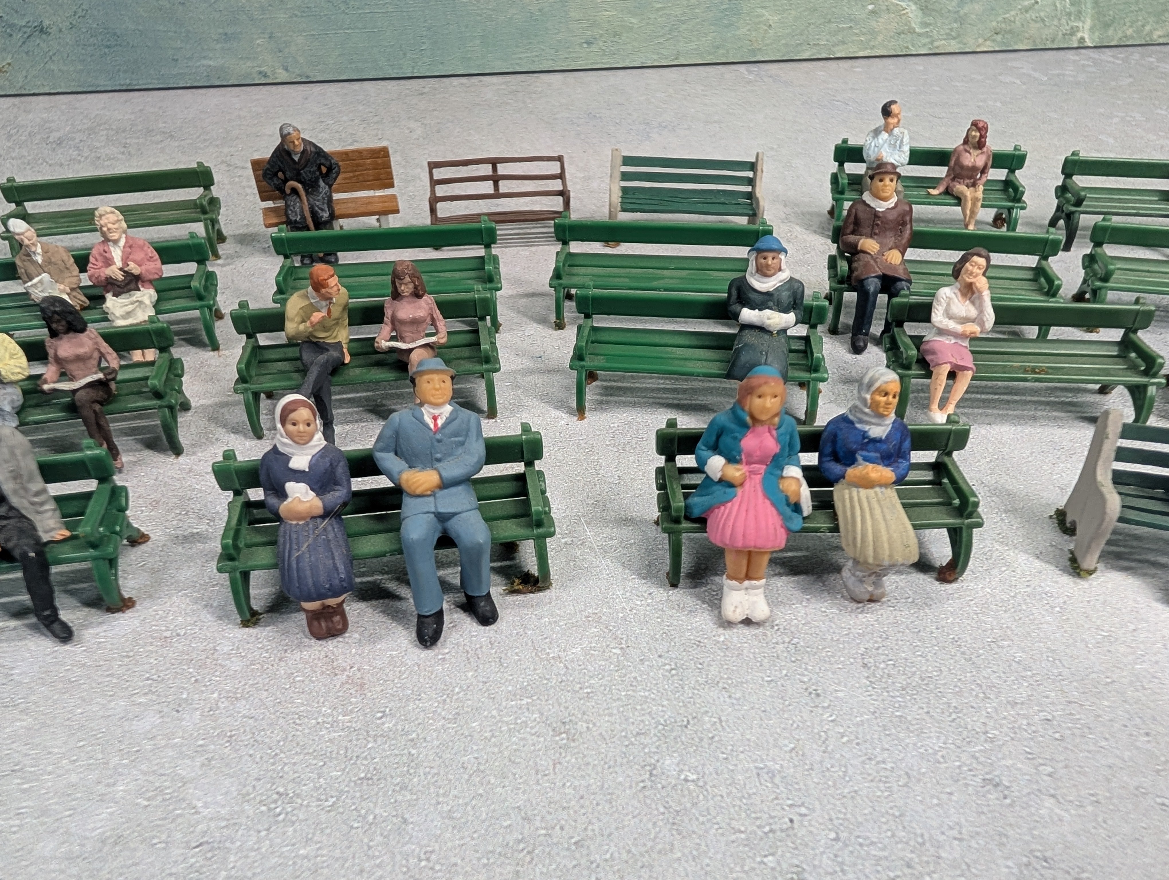 USED O Lot of Park Benches w/ People (20 pcs)