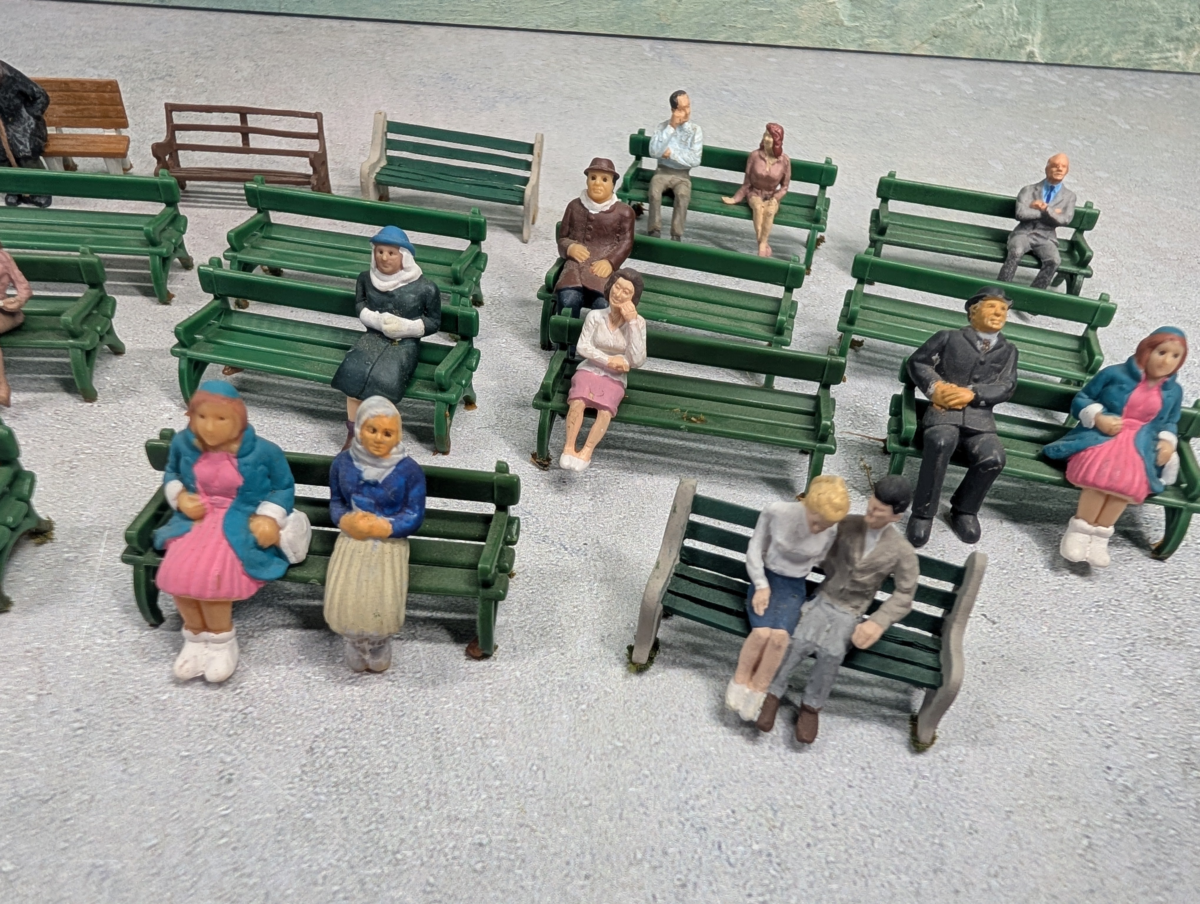 USED O Lot of Park Benches w/ People (20 pcs)
