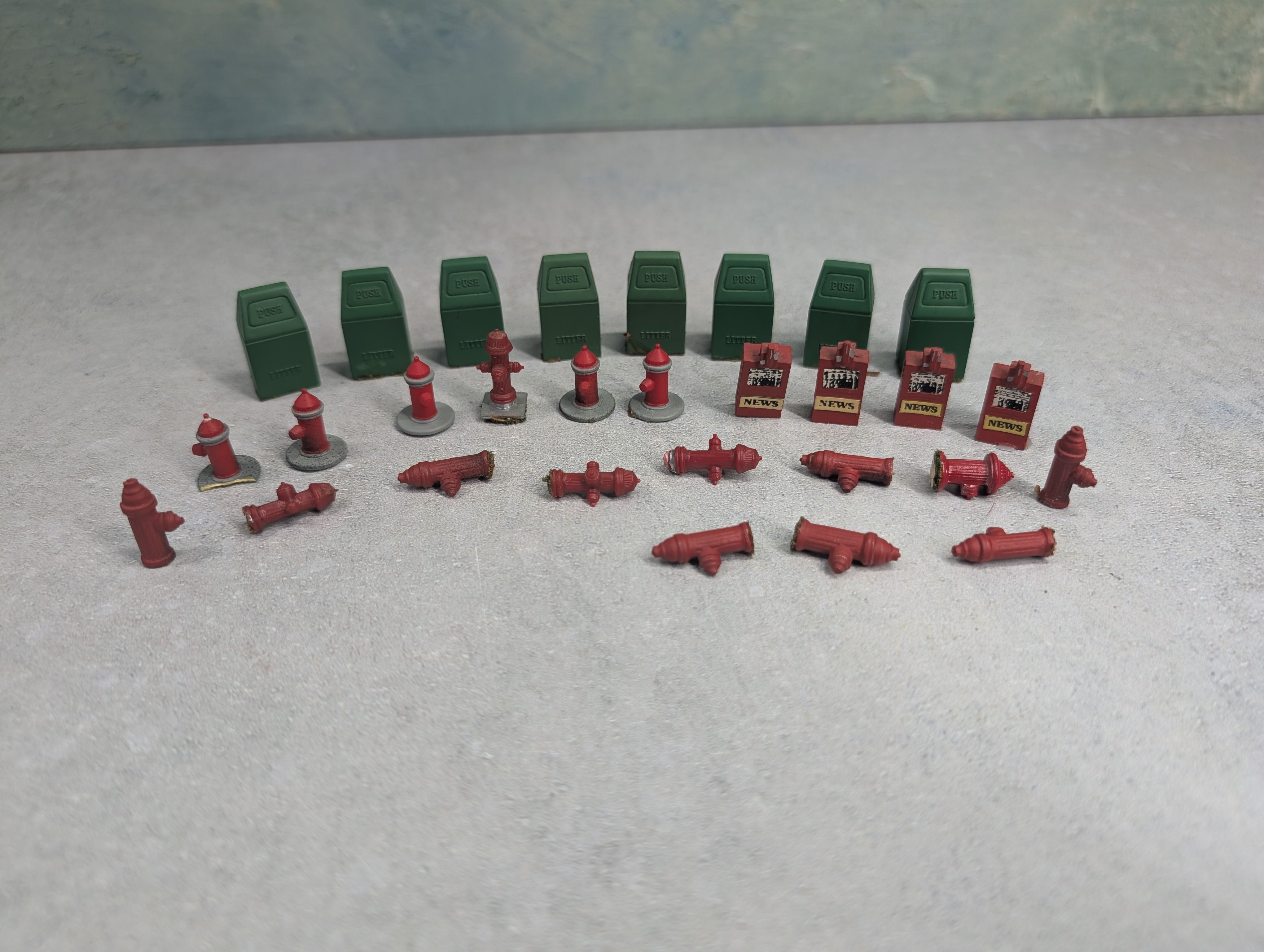 USED O Lot of Trash Cans, Fire Hydrants & Newpaper Boxes (29 pcs)