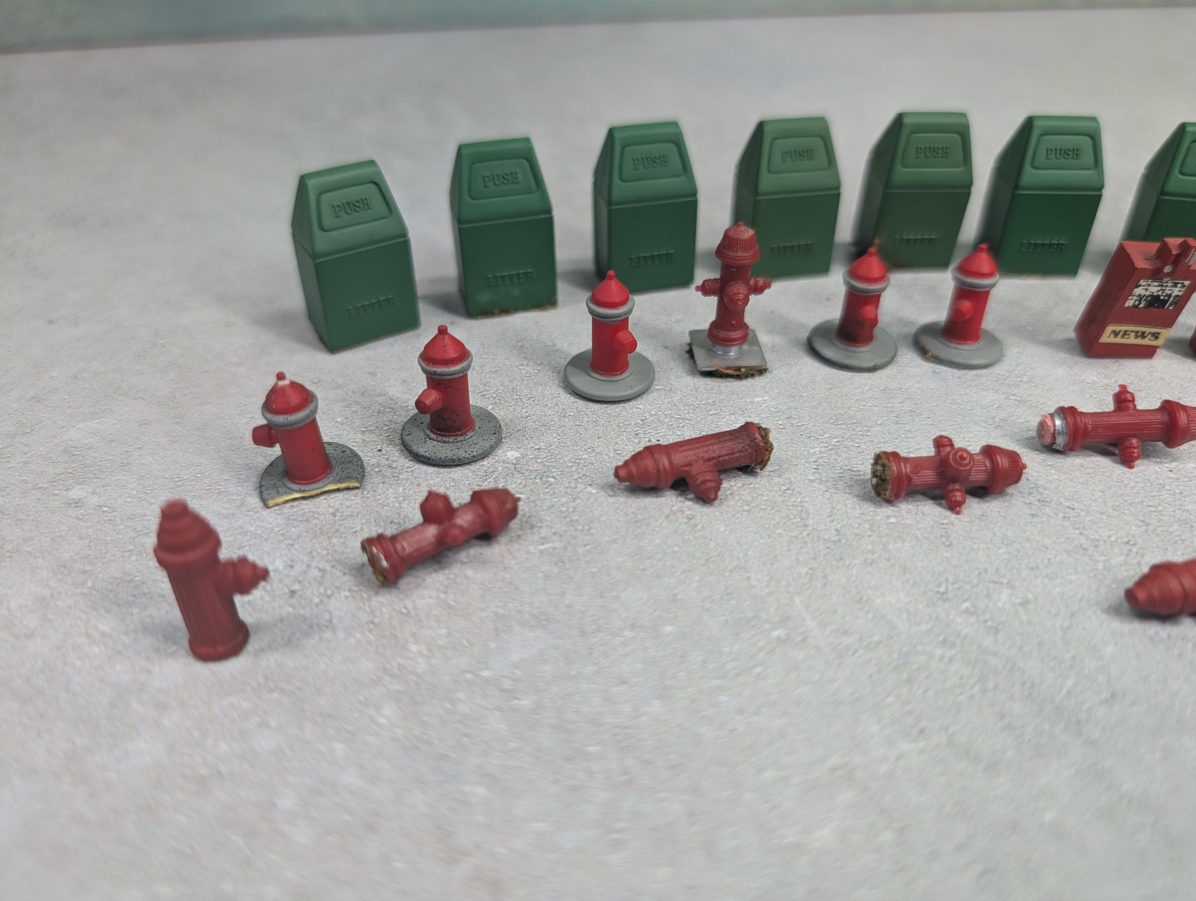 USED O Lot of Trash Cans, Fire Hydrants & Newpaper Boxes (29 pcs)