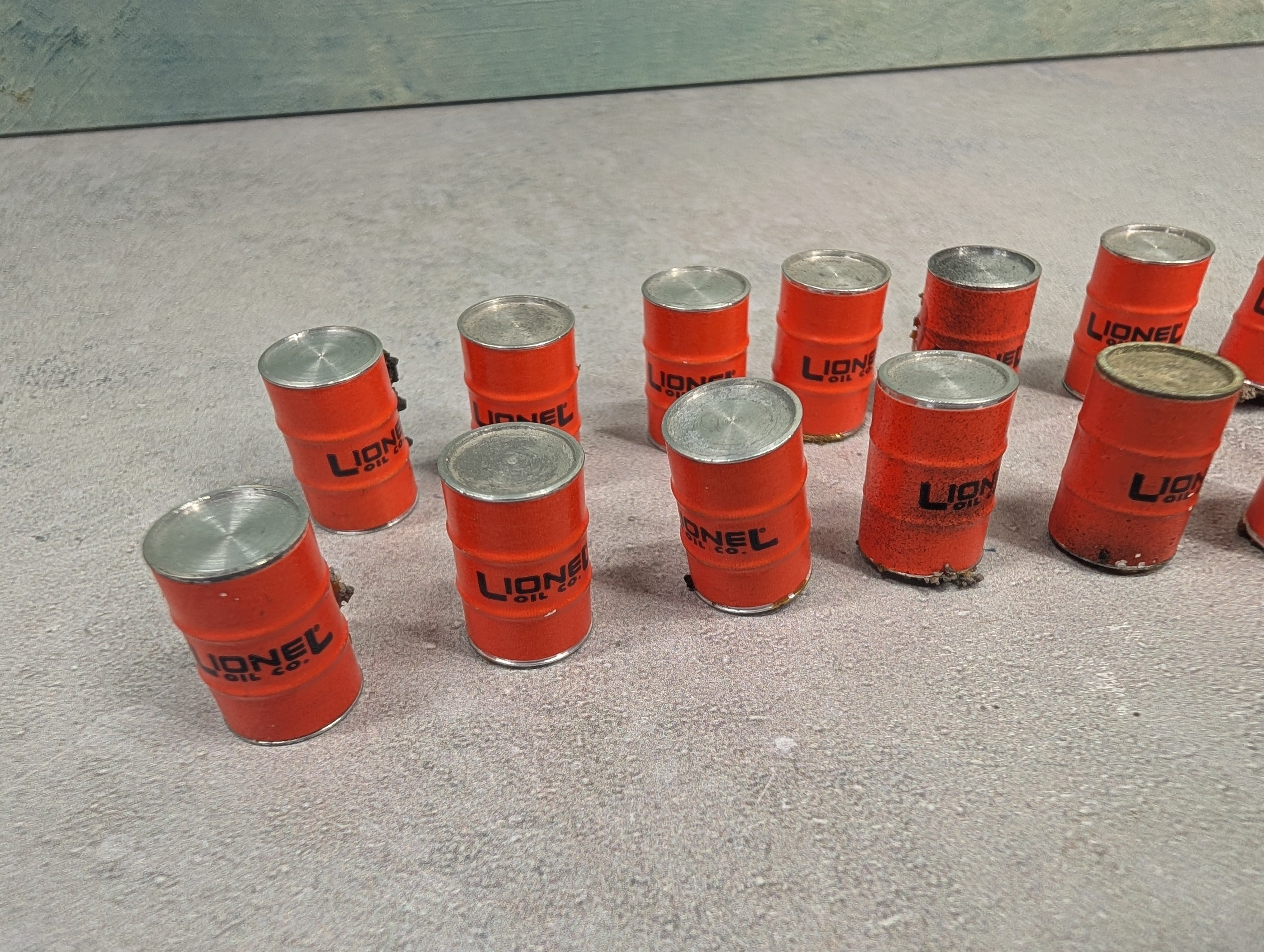 USED O Lot of Orange Lionel Oil Drums (19 pcs)