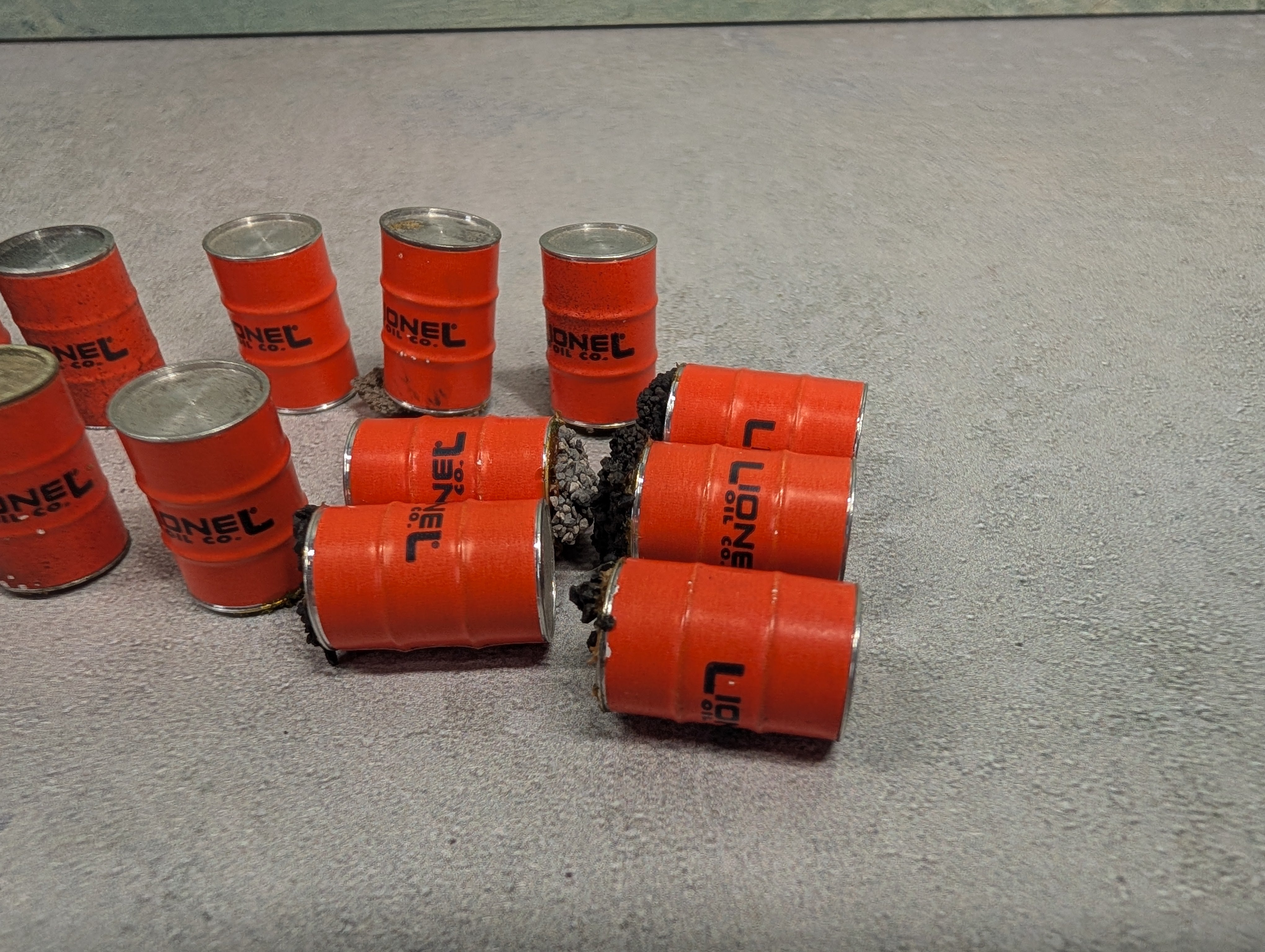 USED O Lot of Orange Lionel Oil Drums (19 pcs)