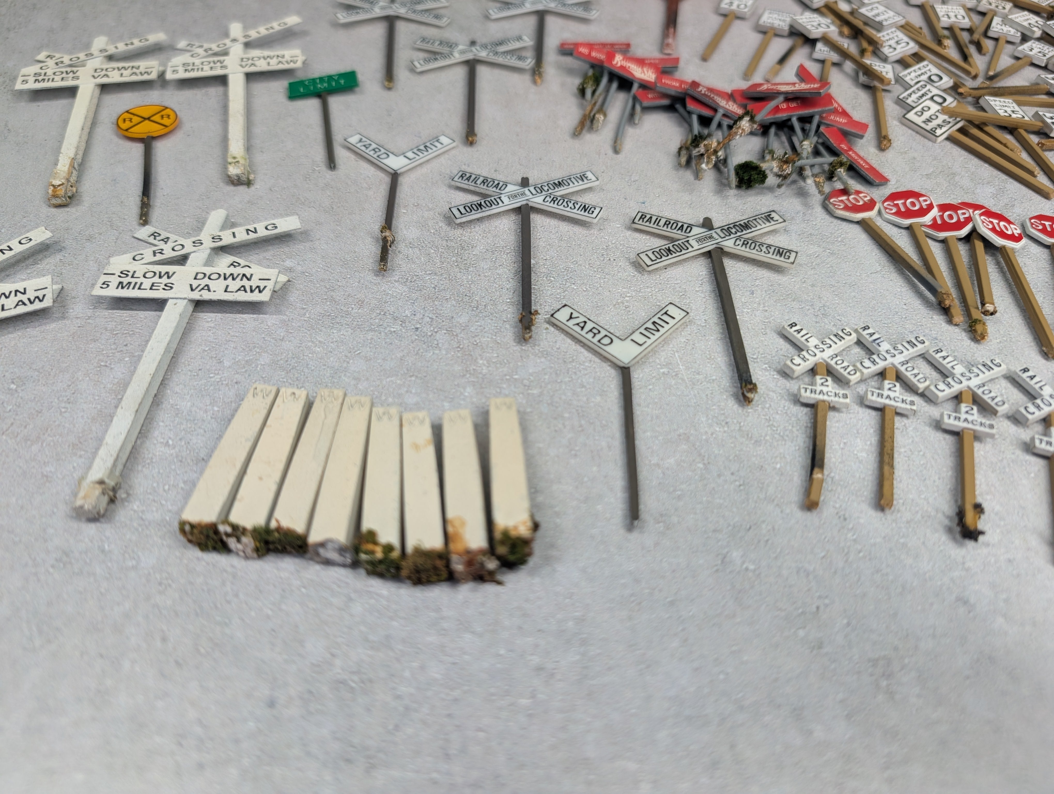 USED O Lot of Railroad Signs, Street Signs & Other Signs (100+ pcs)