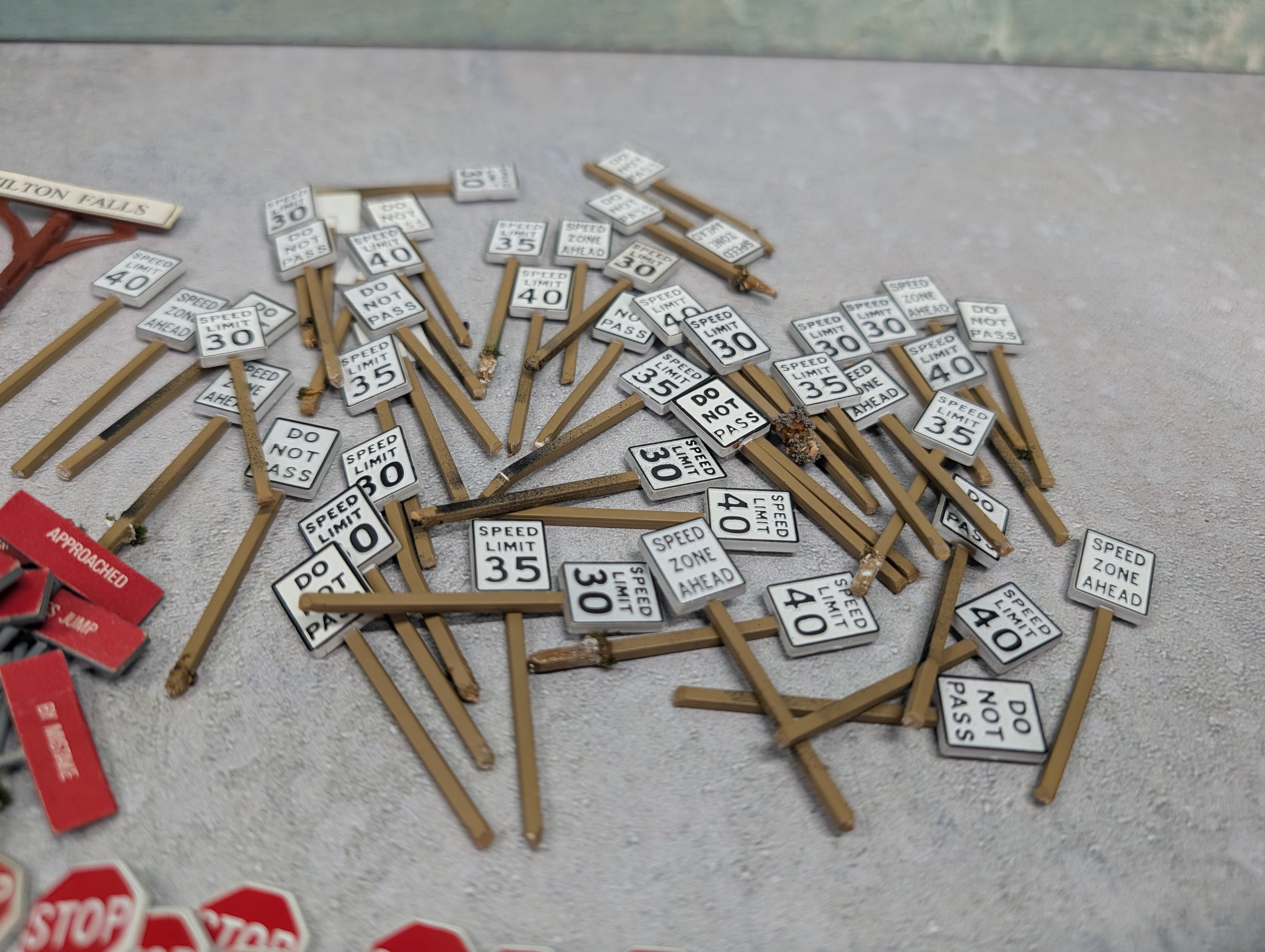 USED O Lot of Railroad Signs, Street Signs & Other Signs (100+ pcs)