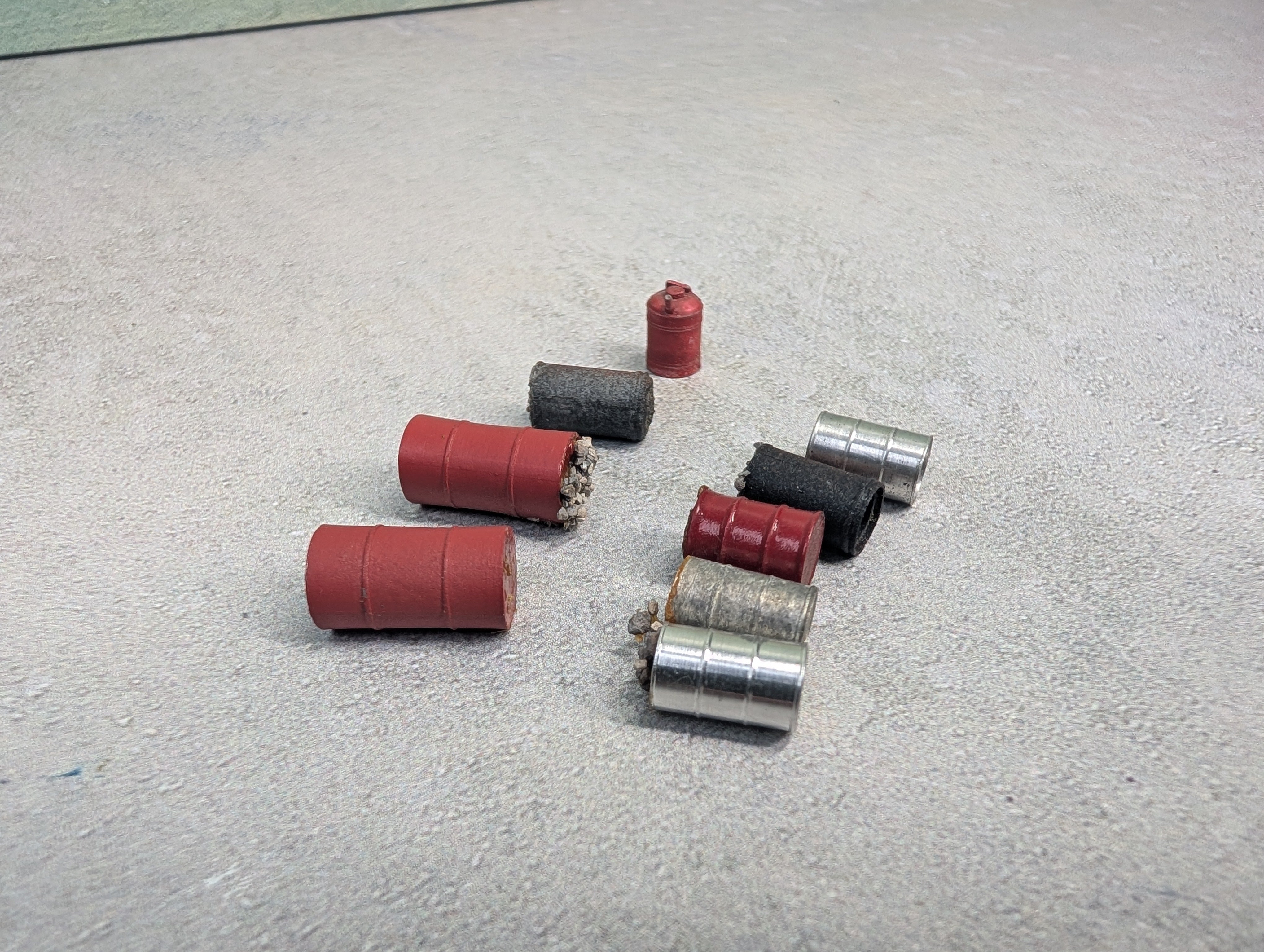 USED HO Scale Oil Drums, Barrels