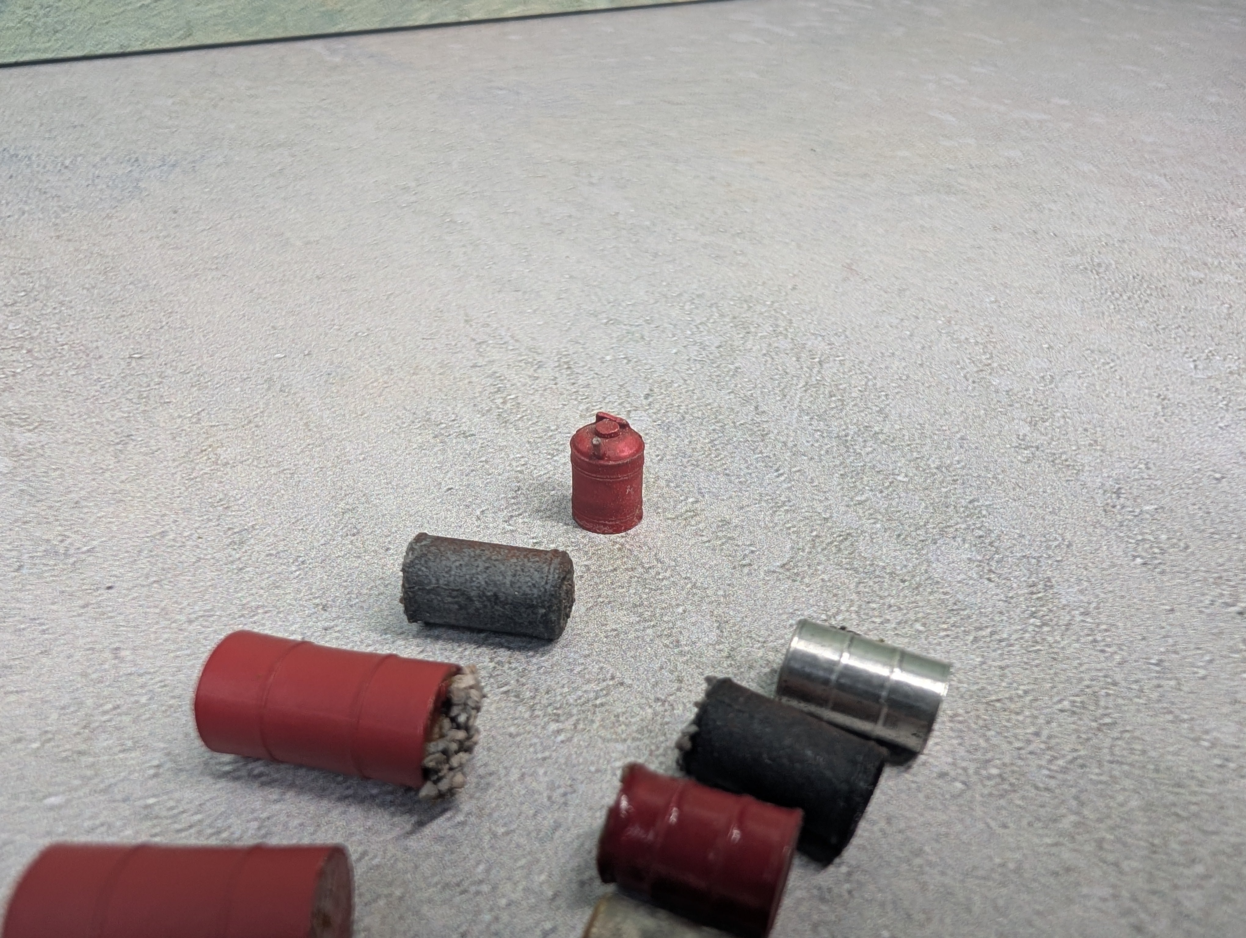 USED HO Scale Oil Drums, Barrels