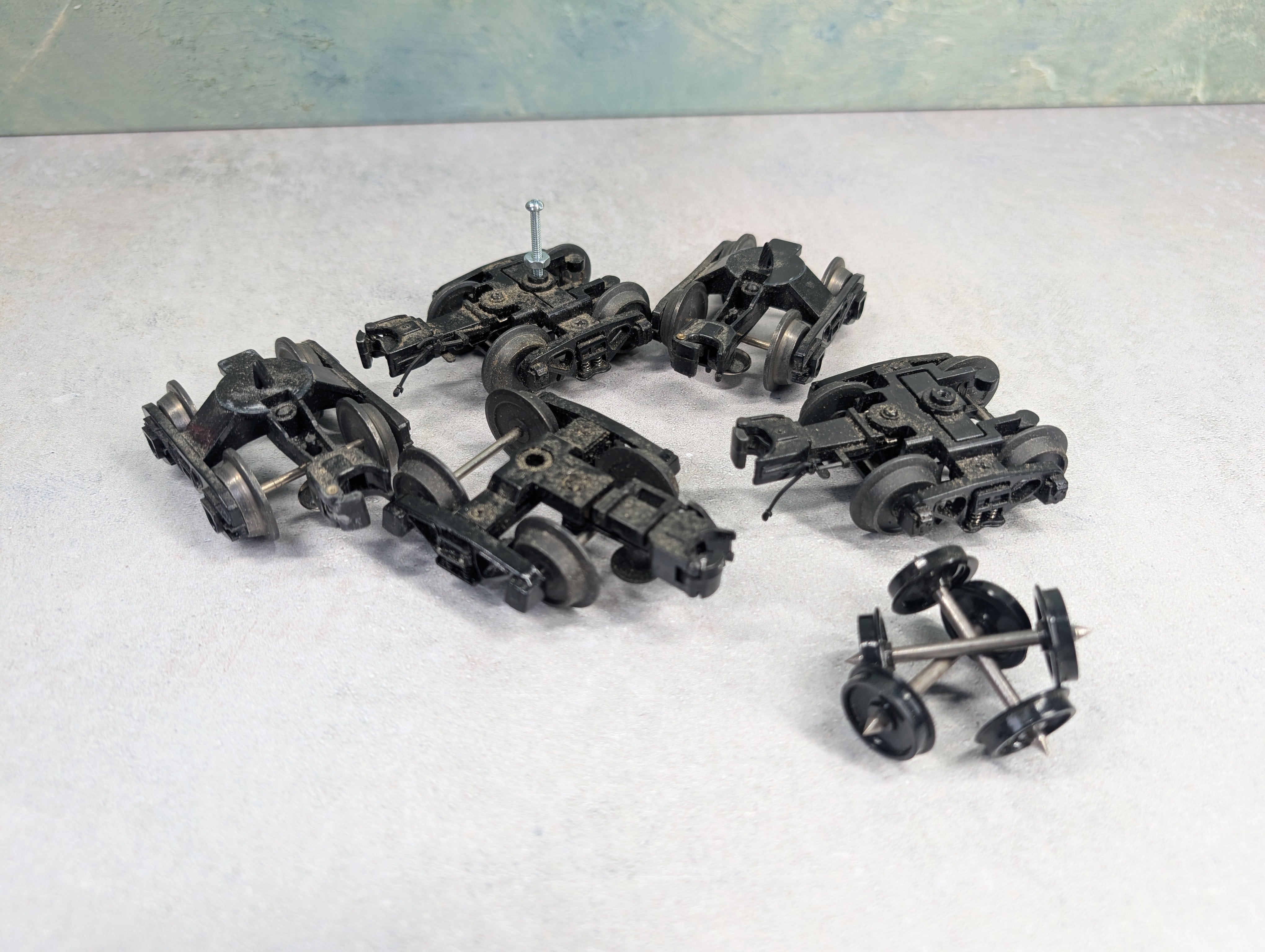 USED O Lot of Trucks & Axels (8 pcs)