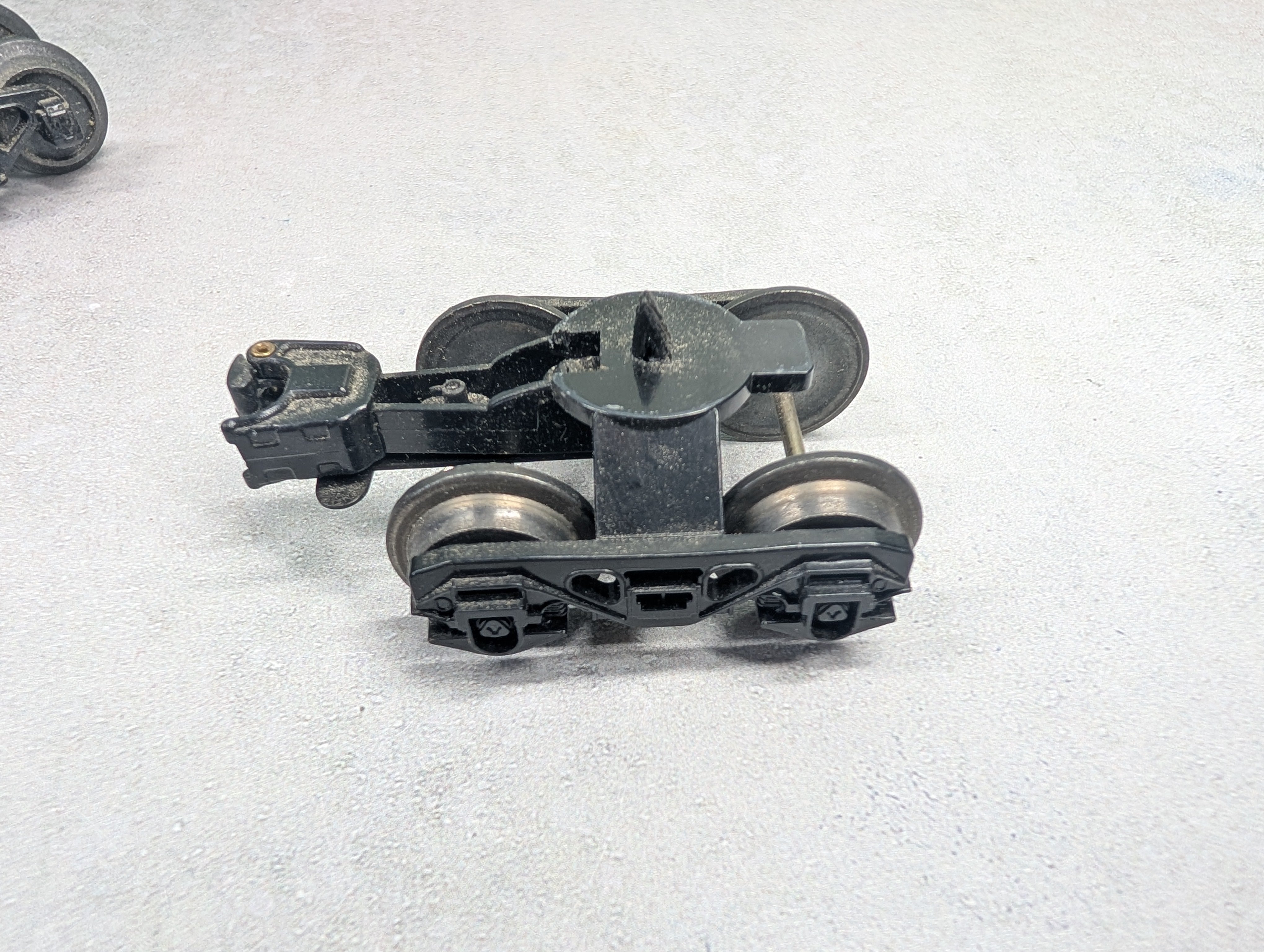 USED O Lot of Trucks & Axels (8 pcs)