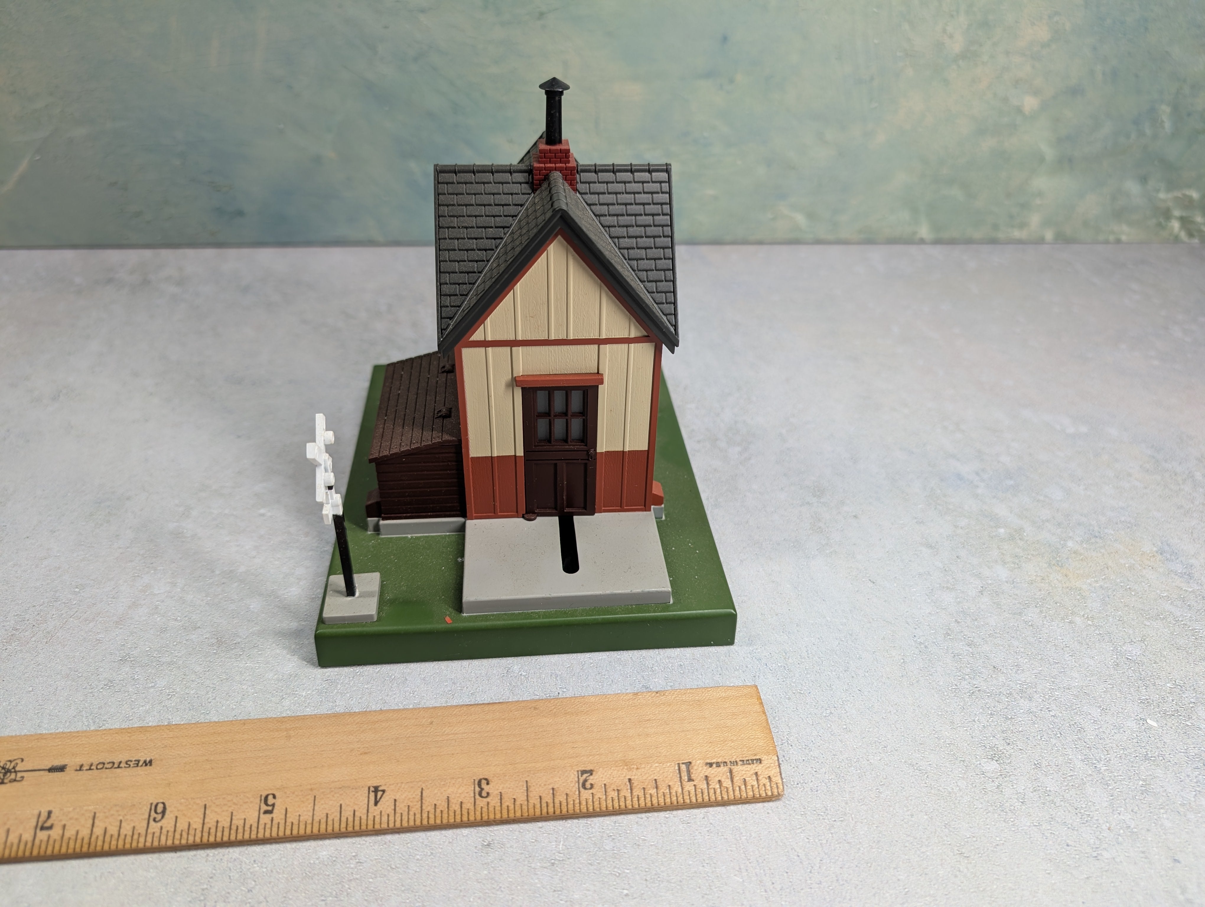 USED MTH O Operating Watchman's Shanty Building