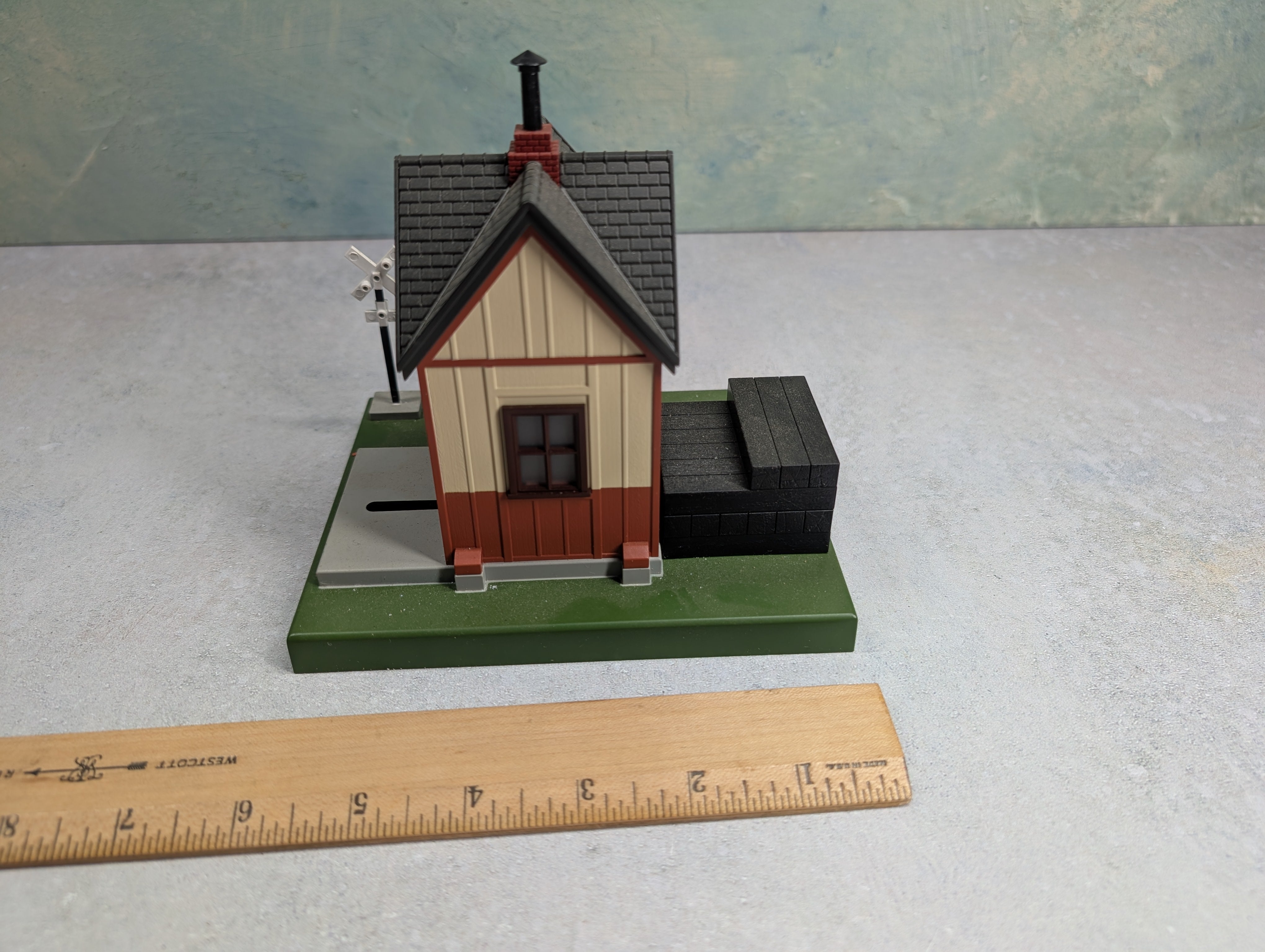 USED MTH O Operating Watchman's Shanty Building
