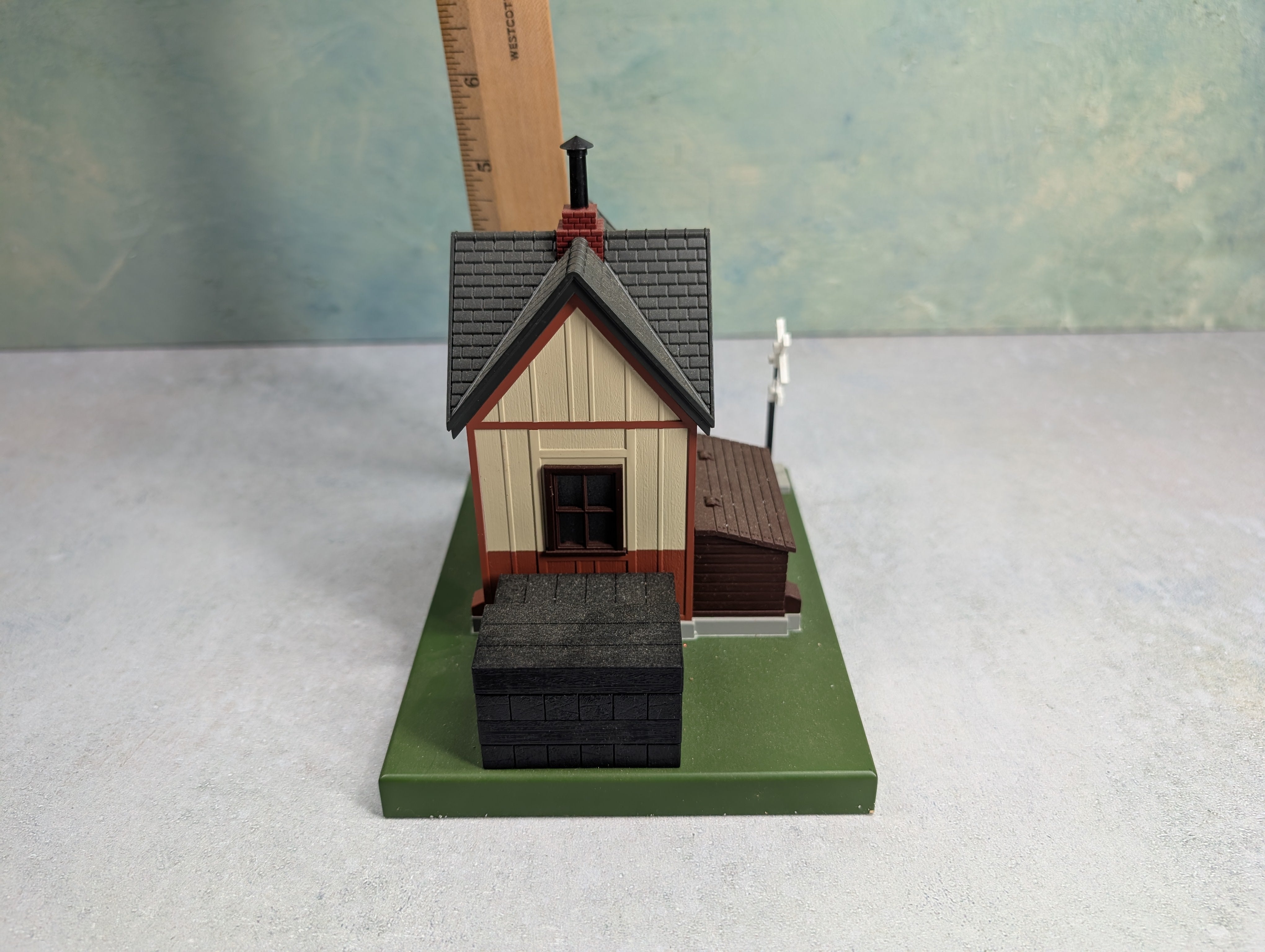 USED MTH O Operating Watchman's Shanty Building